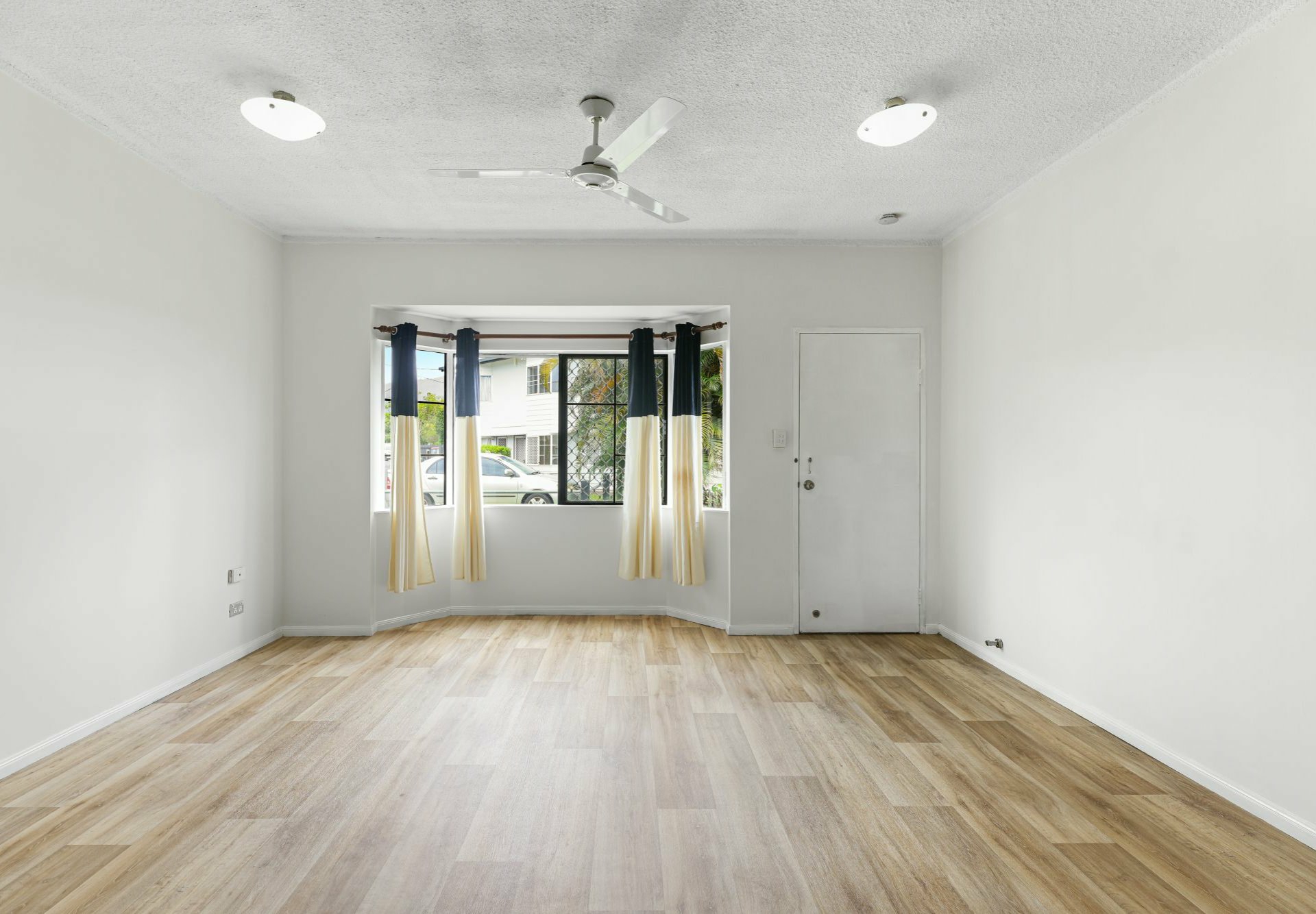 8/11 Brown Street — photo 2 of 11