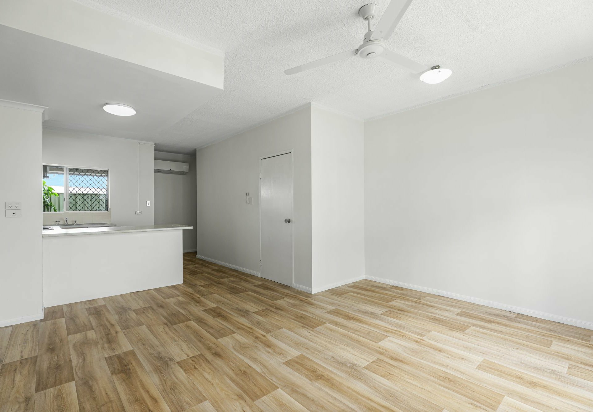 8/11 Brown Street — photo 3 of 11