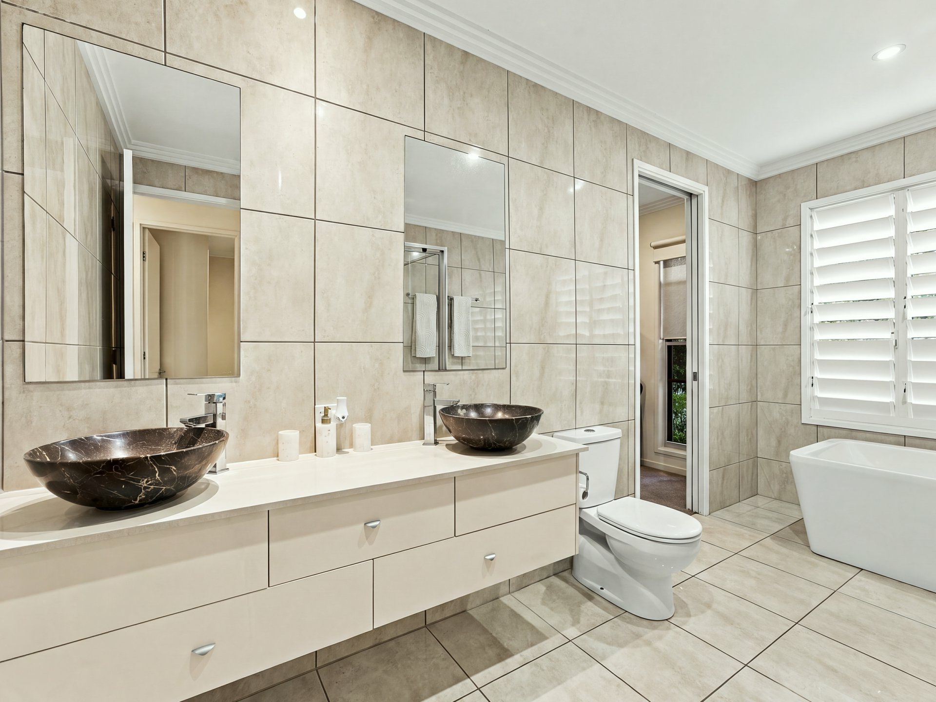 7 Bellevue Crescent — photo 18 of 22