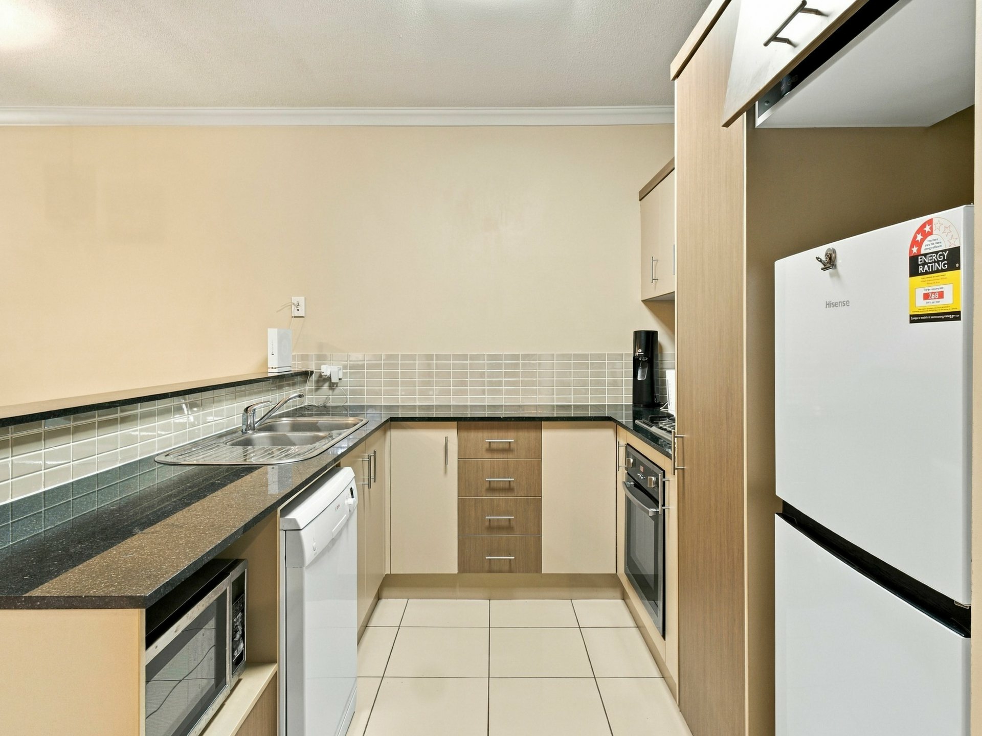 202/12-21 Gregory Street — photo 3 of 13