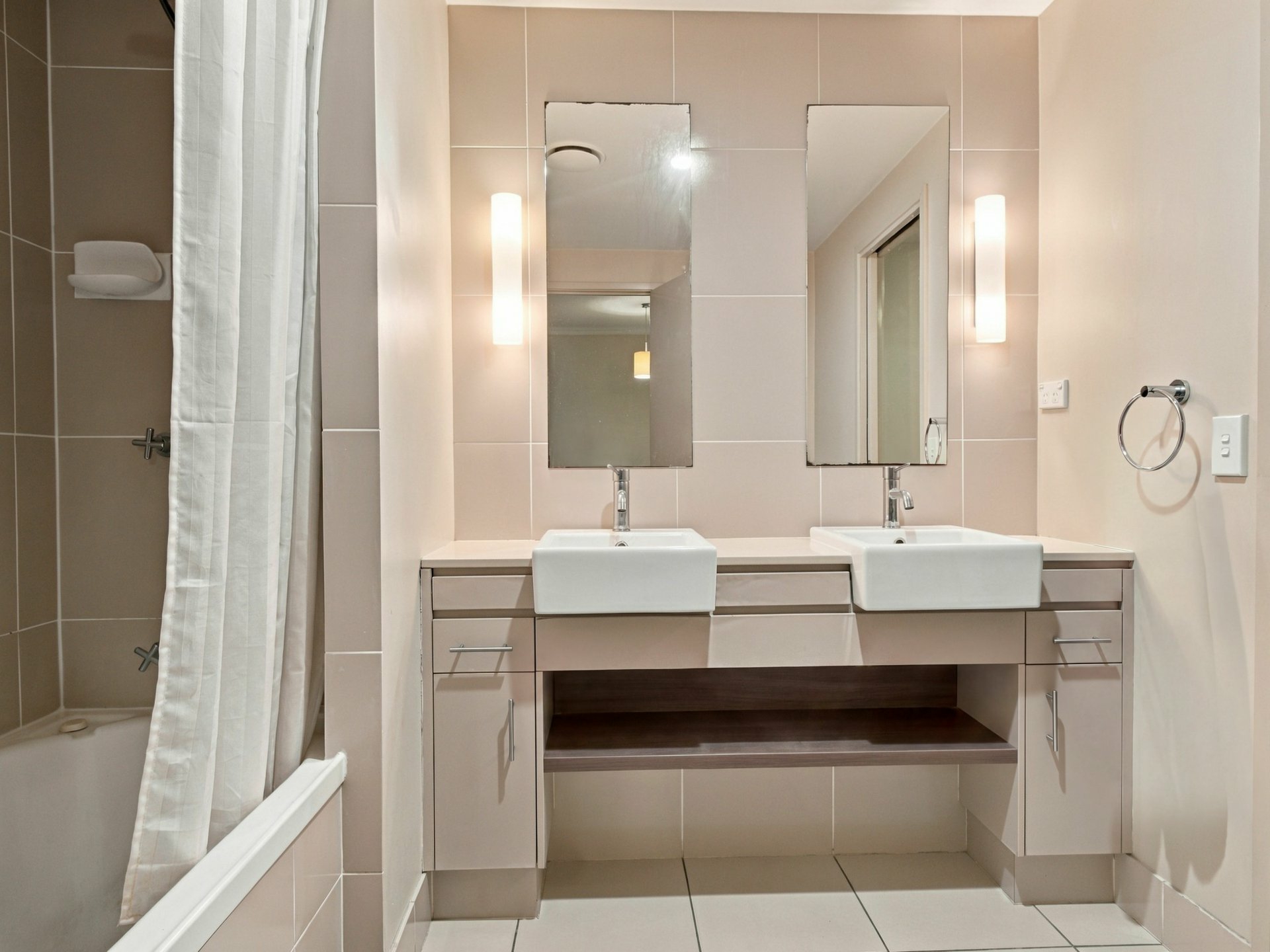 202/12-21 Gregory Street — photo 5 of 13