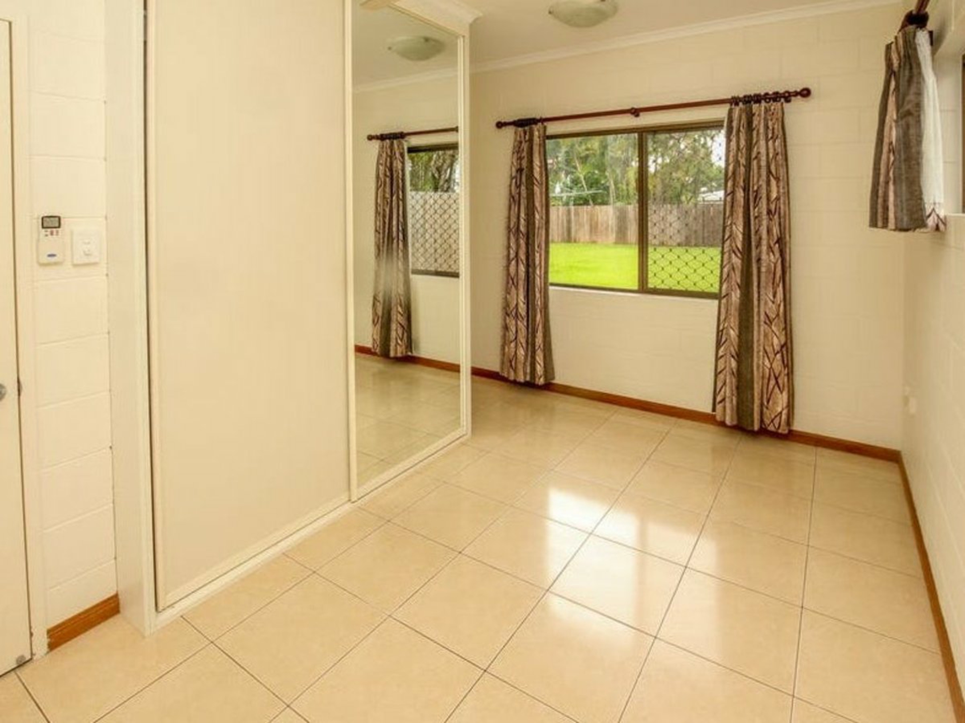 12 Lenora Close — photo 5 of 10