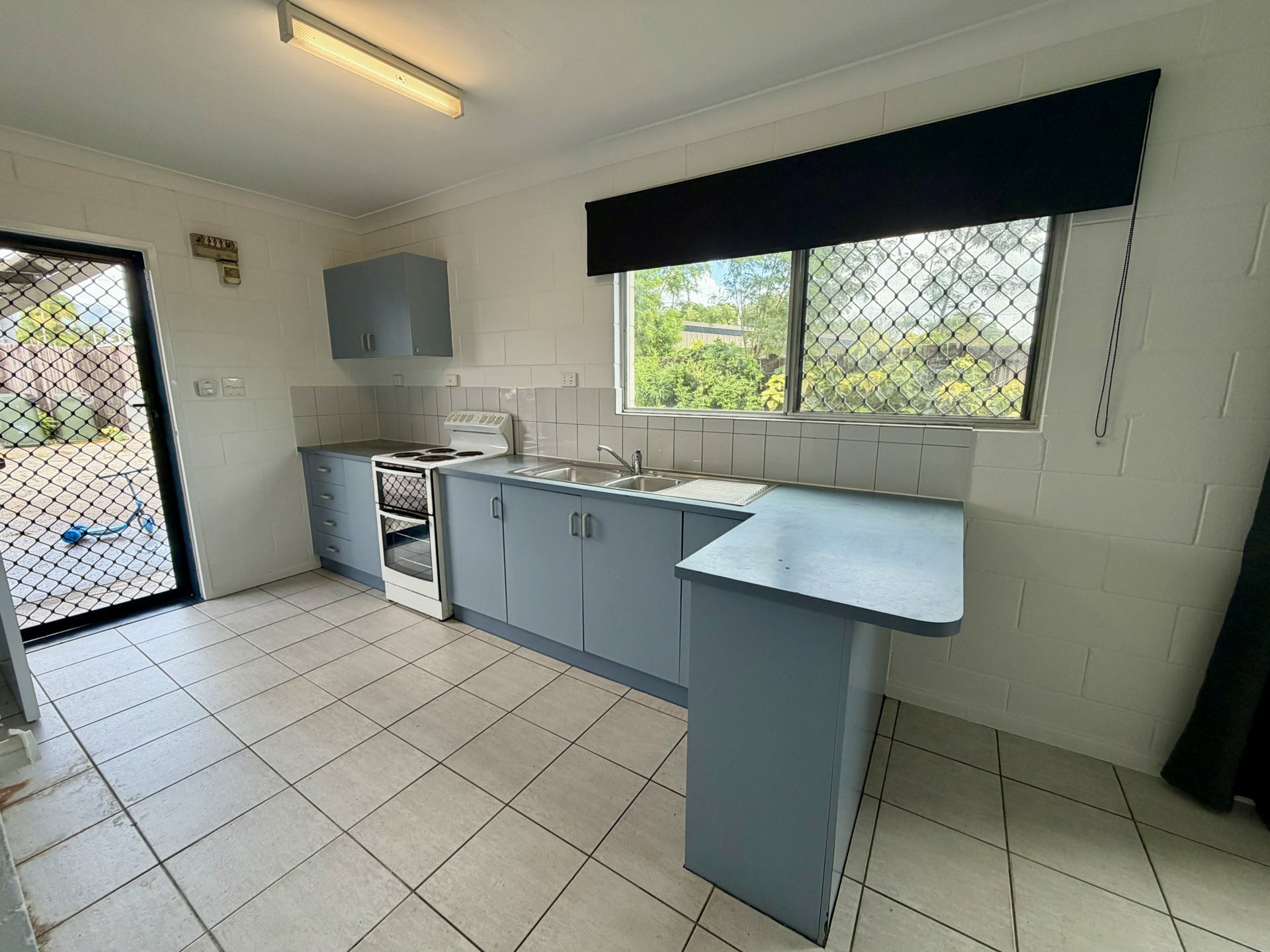 4/15-17 Curtin Street — photo 2 of 7