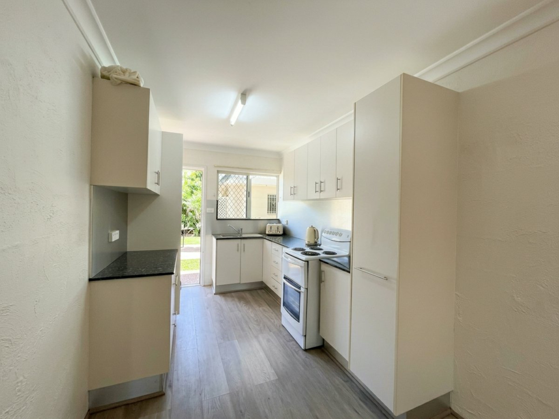 5/126 Greenslopes Street — photo 2 of 7