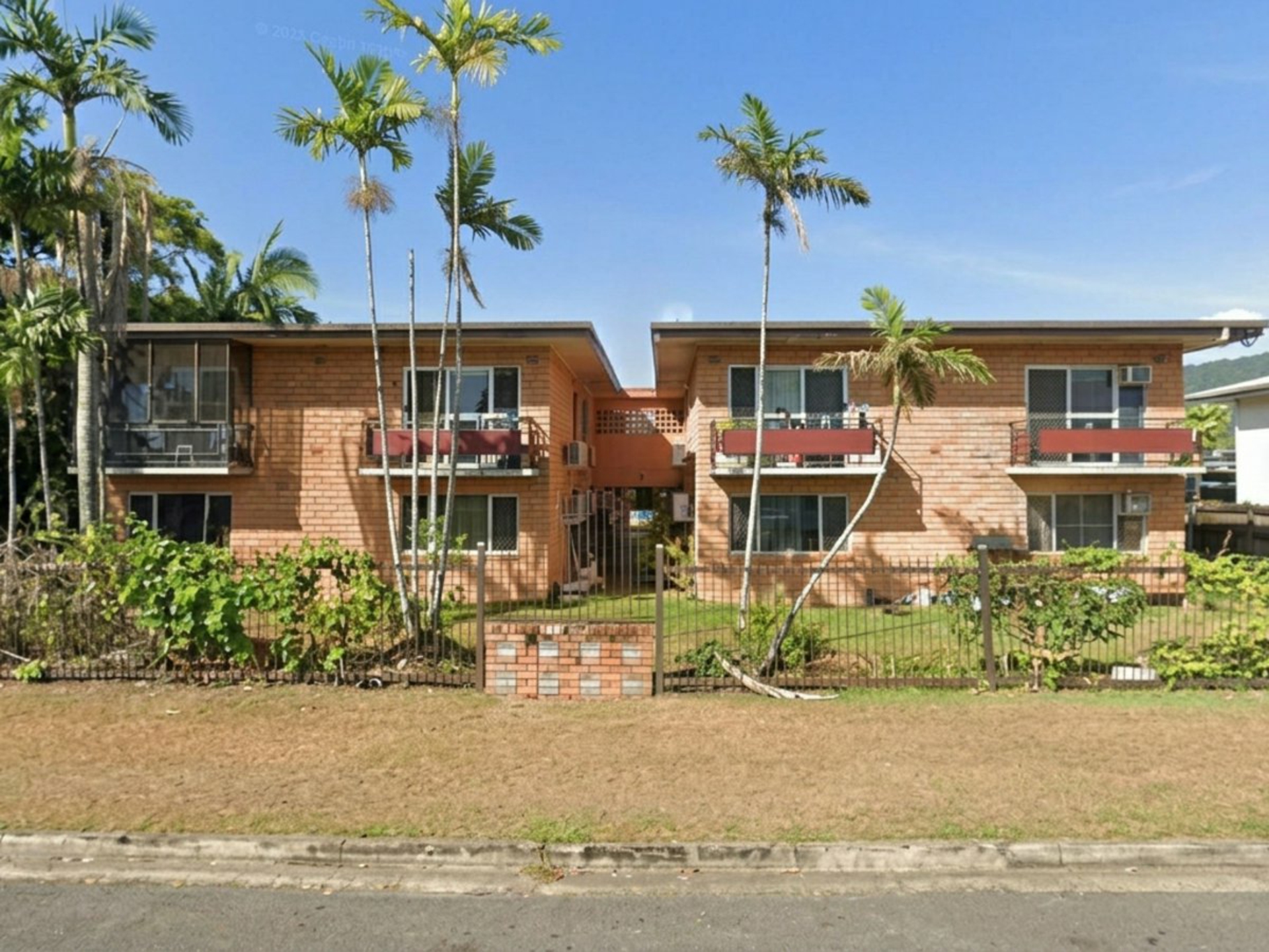 7/5 Curtin Street — photo from LJ Hooker Cairns Edge Hill