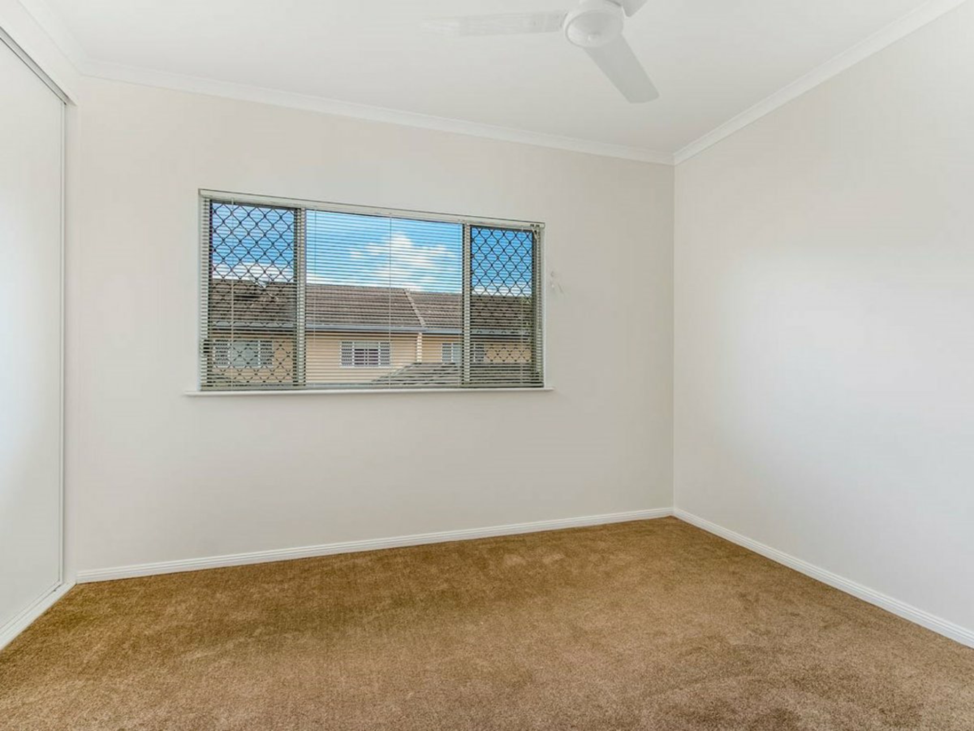 10/40 Springfield Crescent — photo 6 of 10