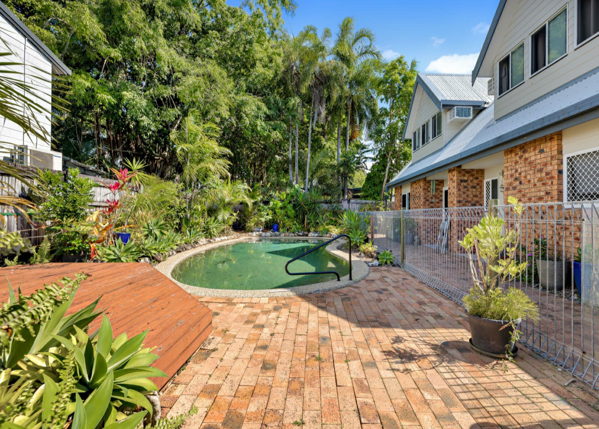 4/31 Rutherford Street — photo from LJ Hooker Cairns Edge Hill
