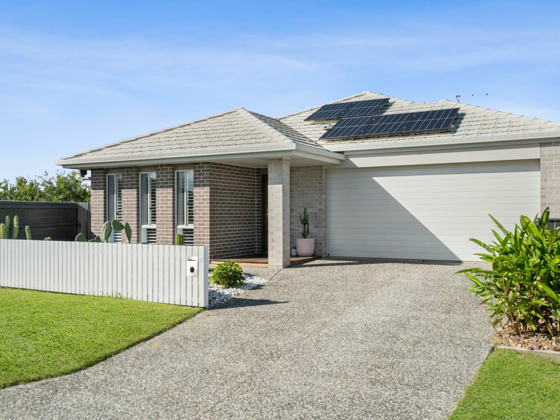 8 Allpass Court, Baringa