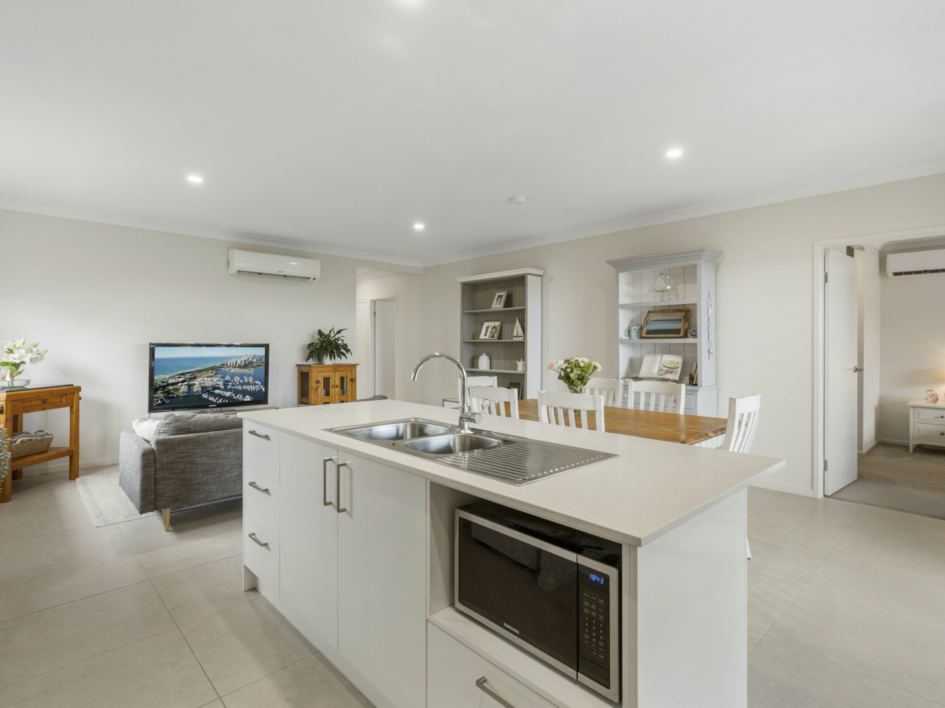 67 Adrian Circuit, Nirimba