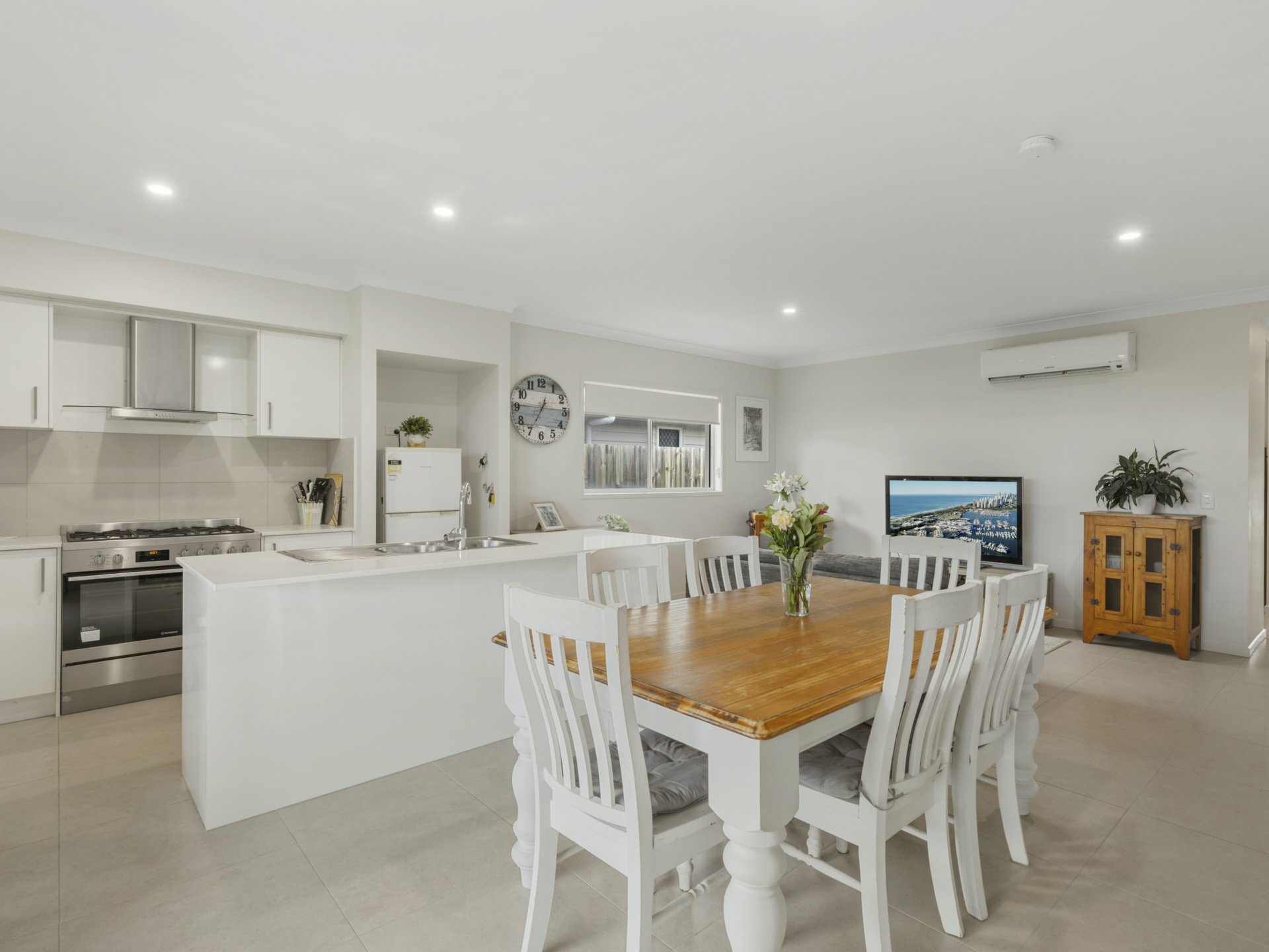 67 Adrian Circuit, Nirimba