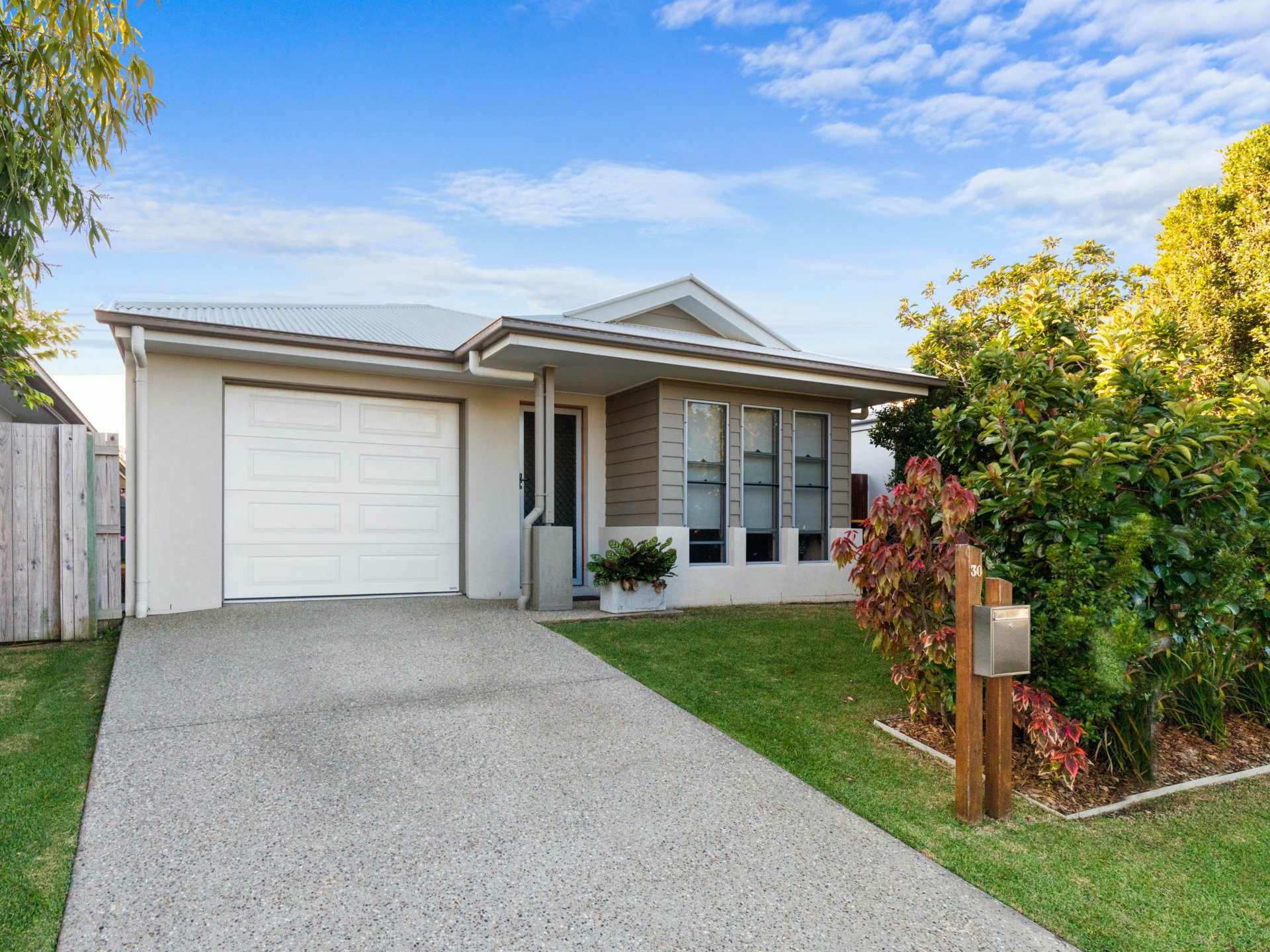30 Meredith Crescent, Baringa