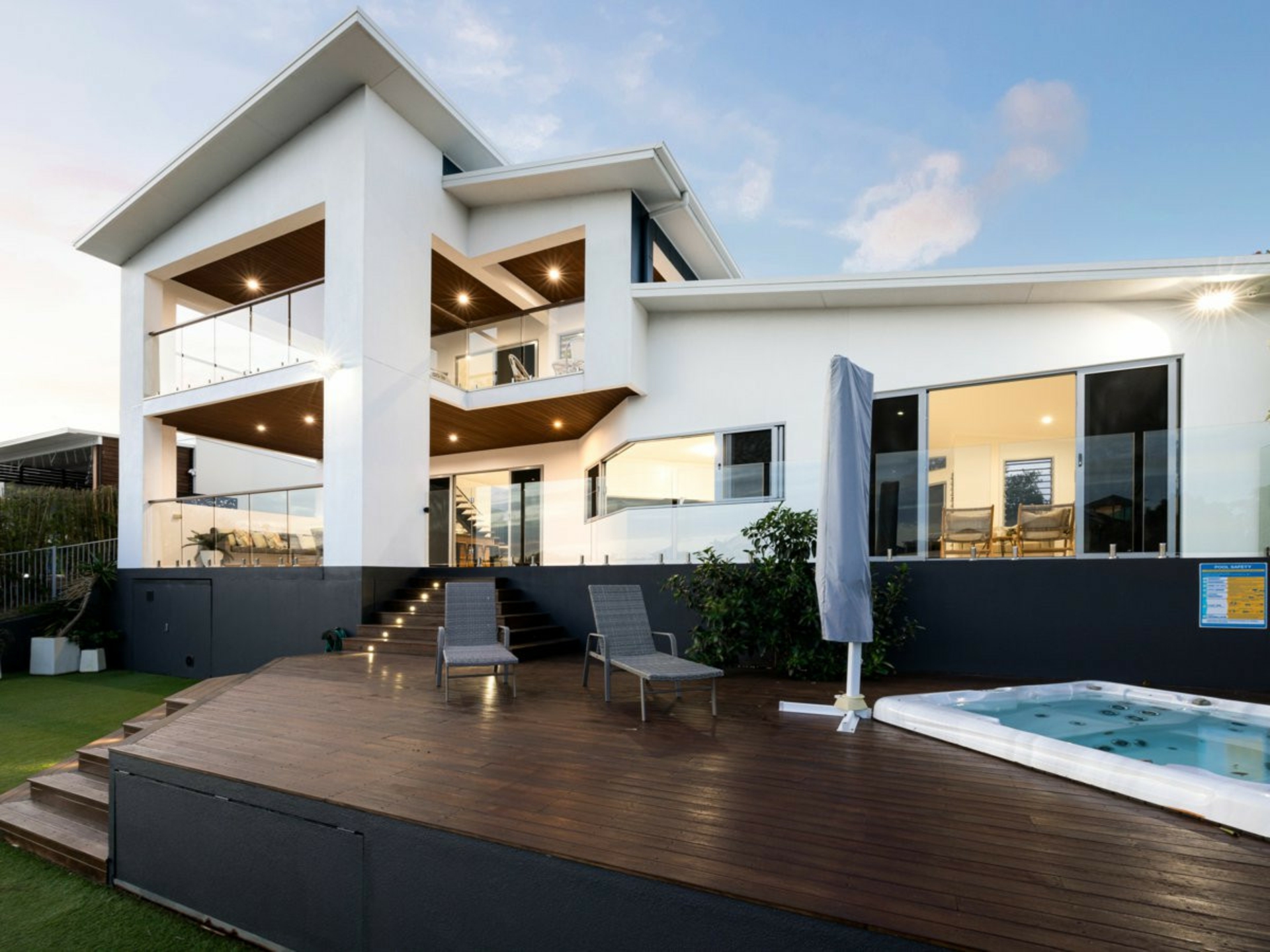 3 Sea Glint Place, PELICAN WATERS