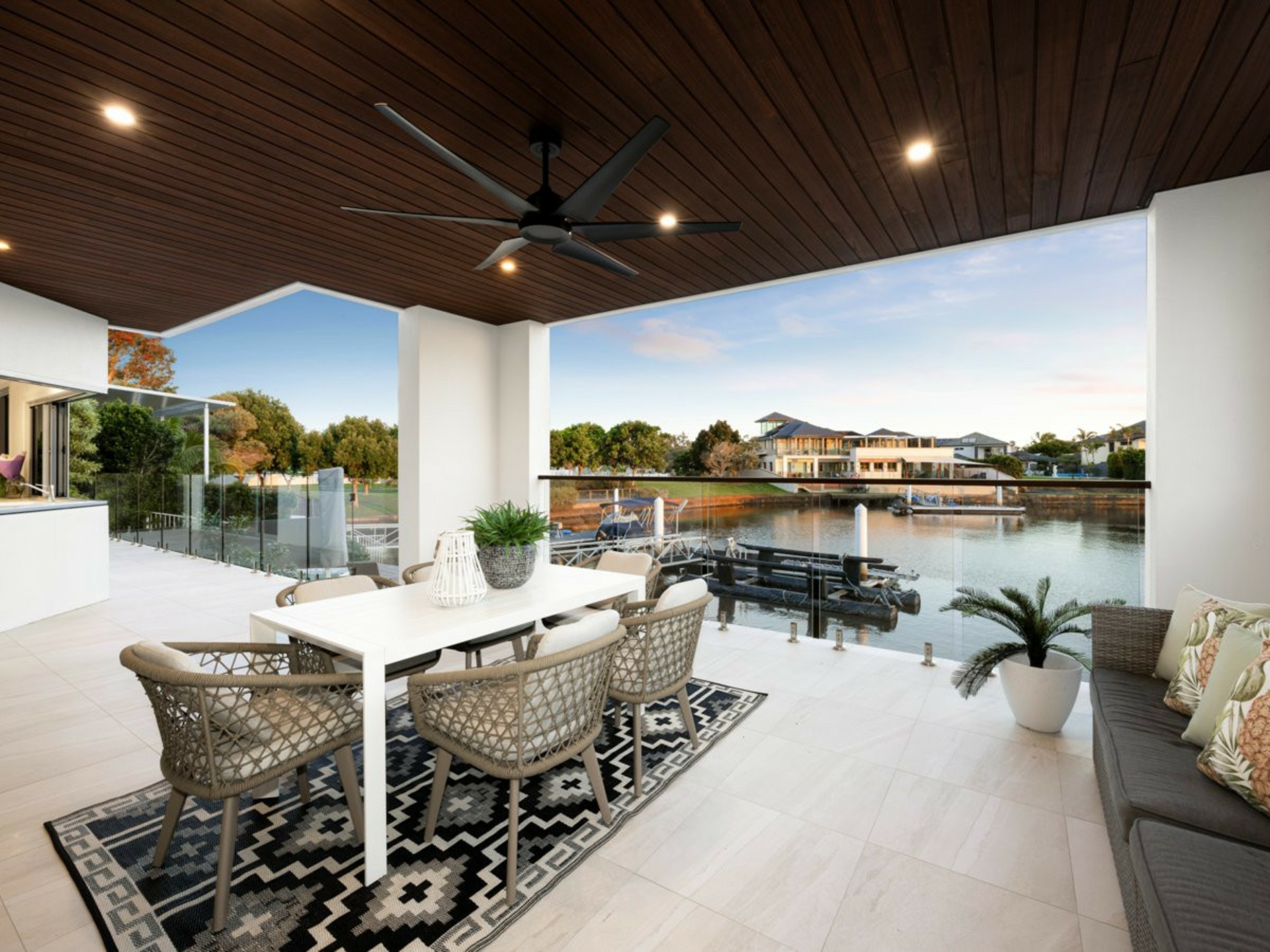 3 Sea Glint Place, PELICAN WATERS