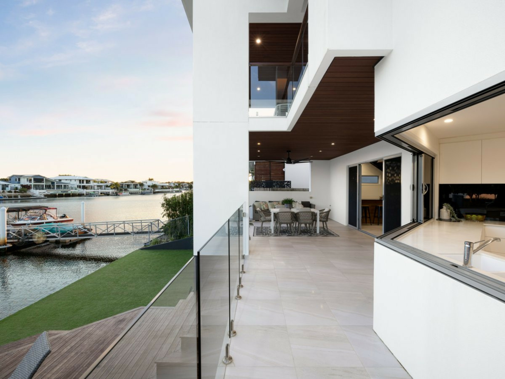 3 Sea Glint Place, PELICAN WATERS