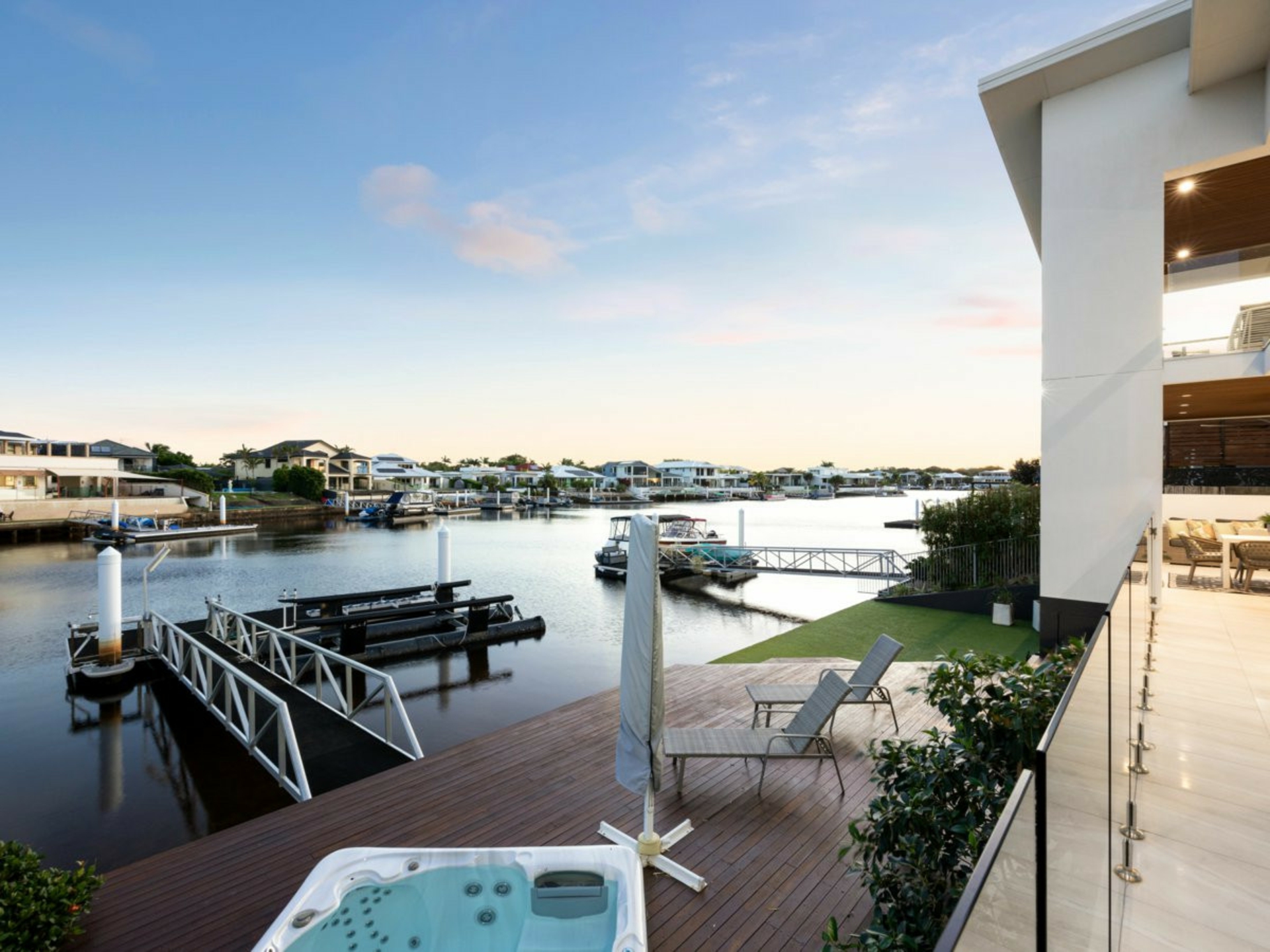 3 Sea Glint Place, PELICAN WATERS