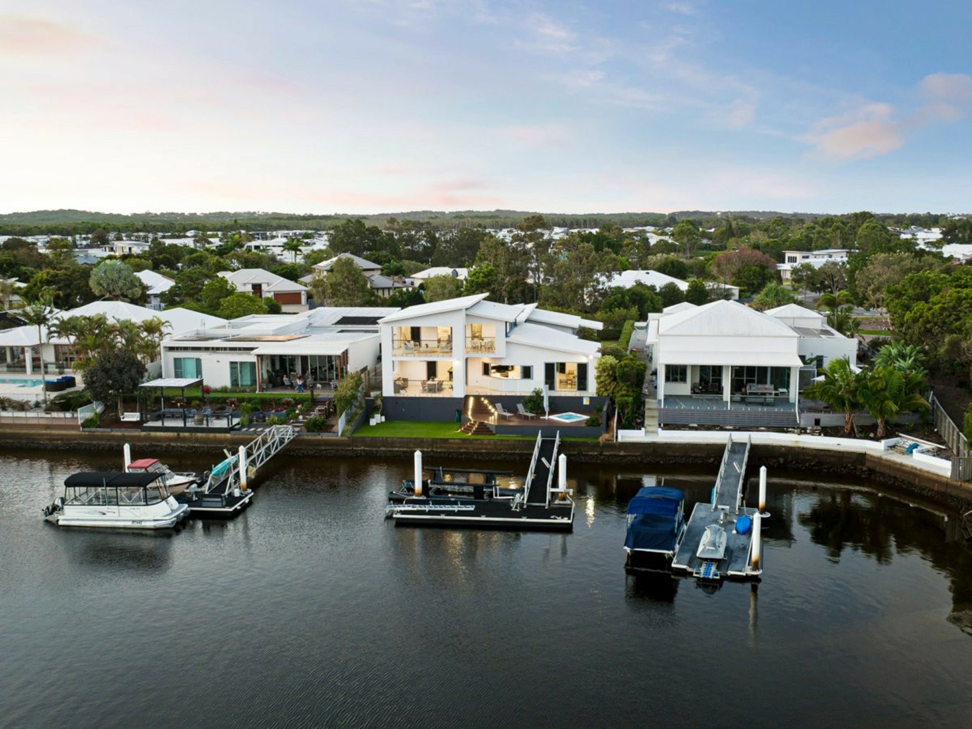 3 Sea Glint Place, PELICAN WATERS