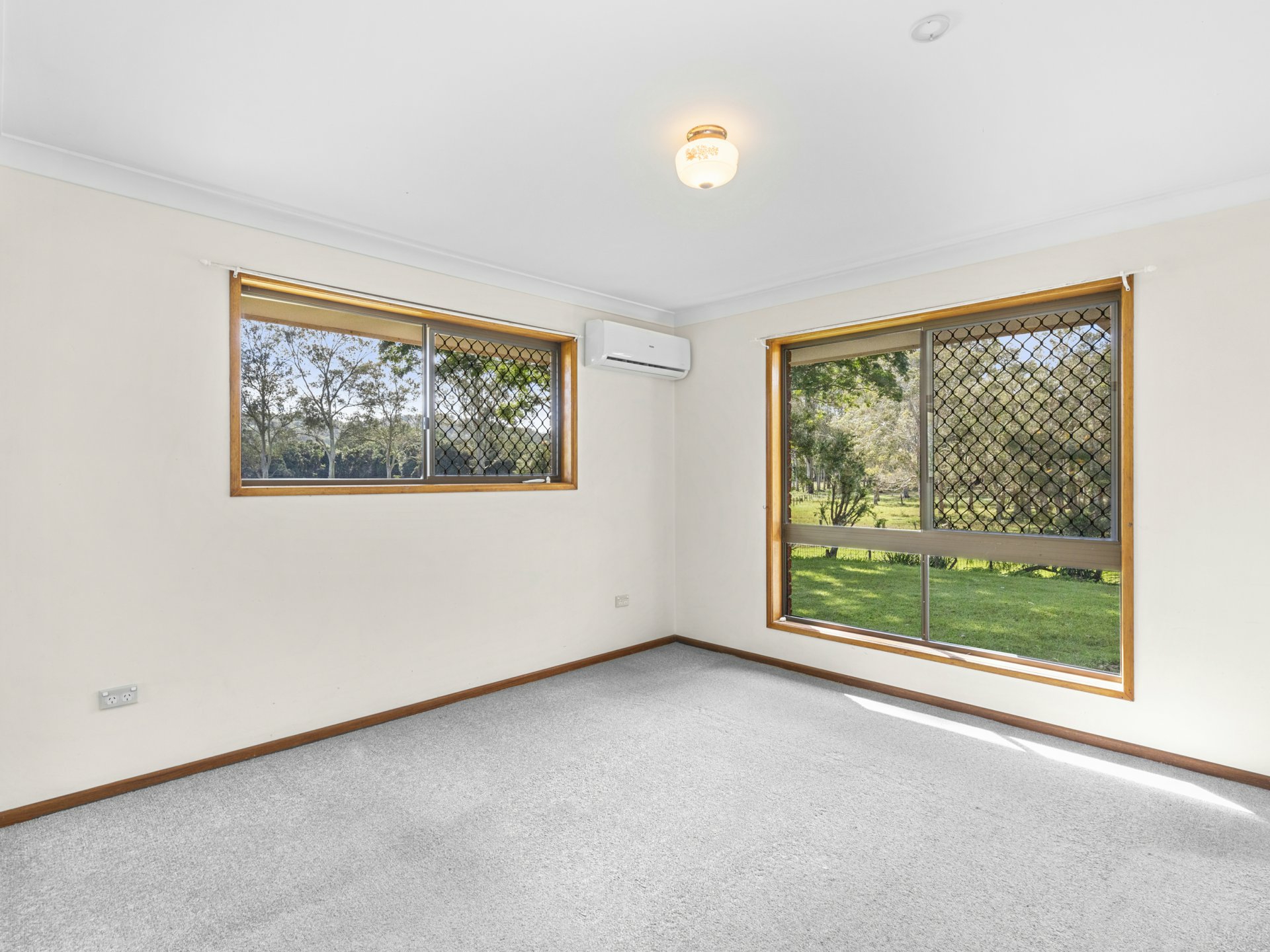 180 Connection Road, GLENVIEW