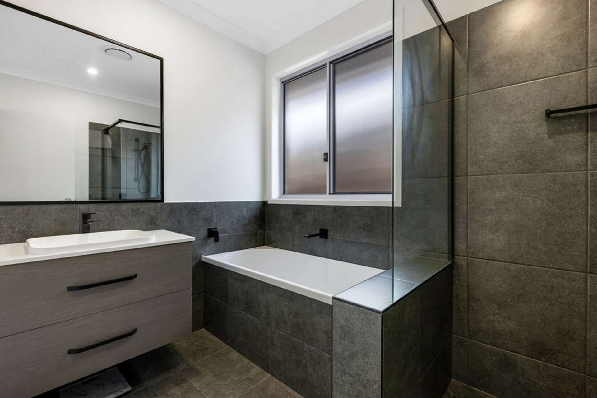 31 Tamborine Crescent, BANYA