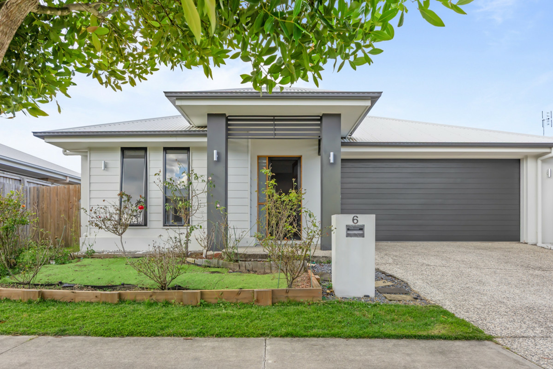 6 Locke Crescent, Baringa