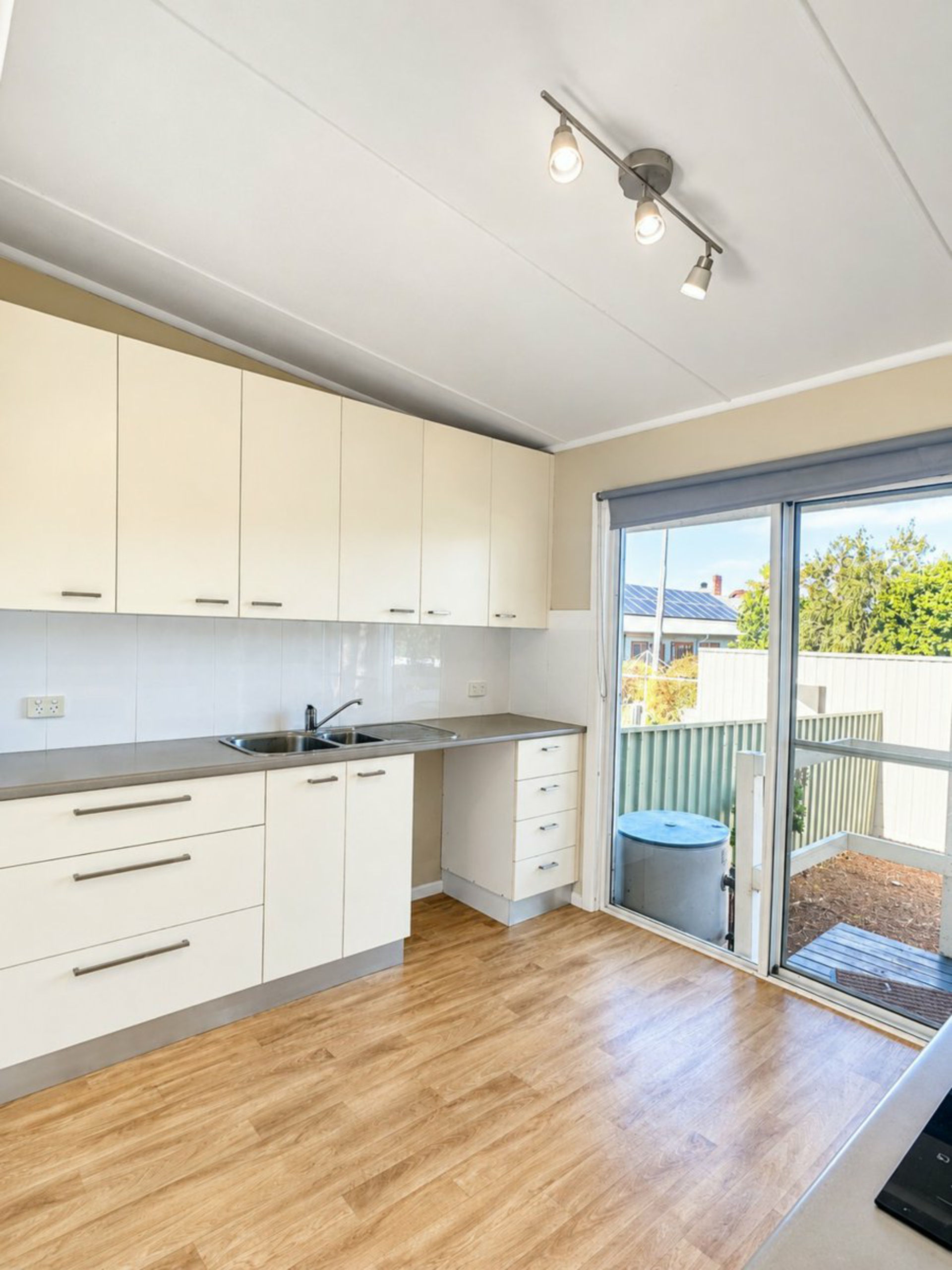 1/50 Ortella Street — photo 2 of 4
