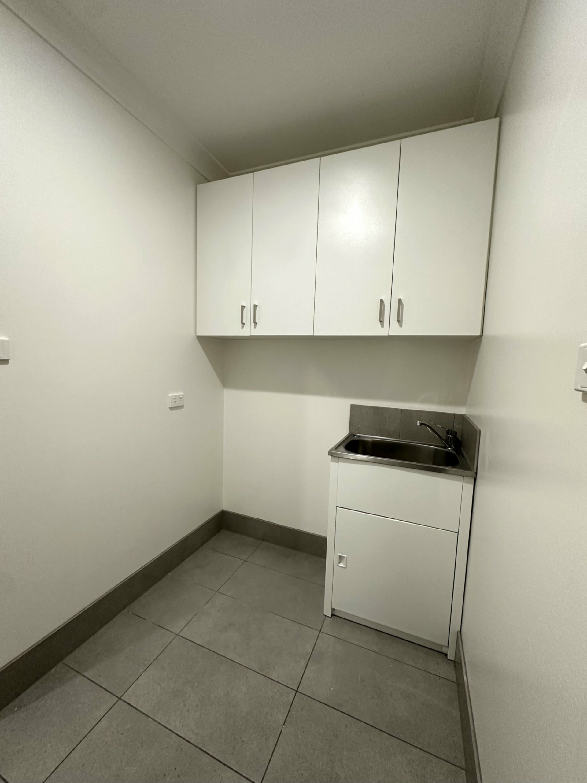 3/425 Banna Ave — photo 3 of 5