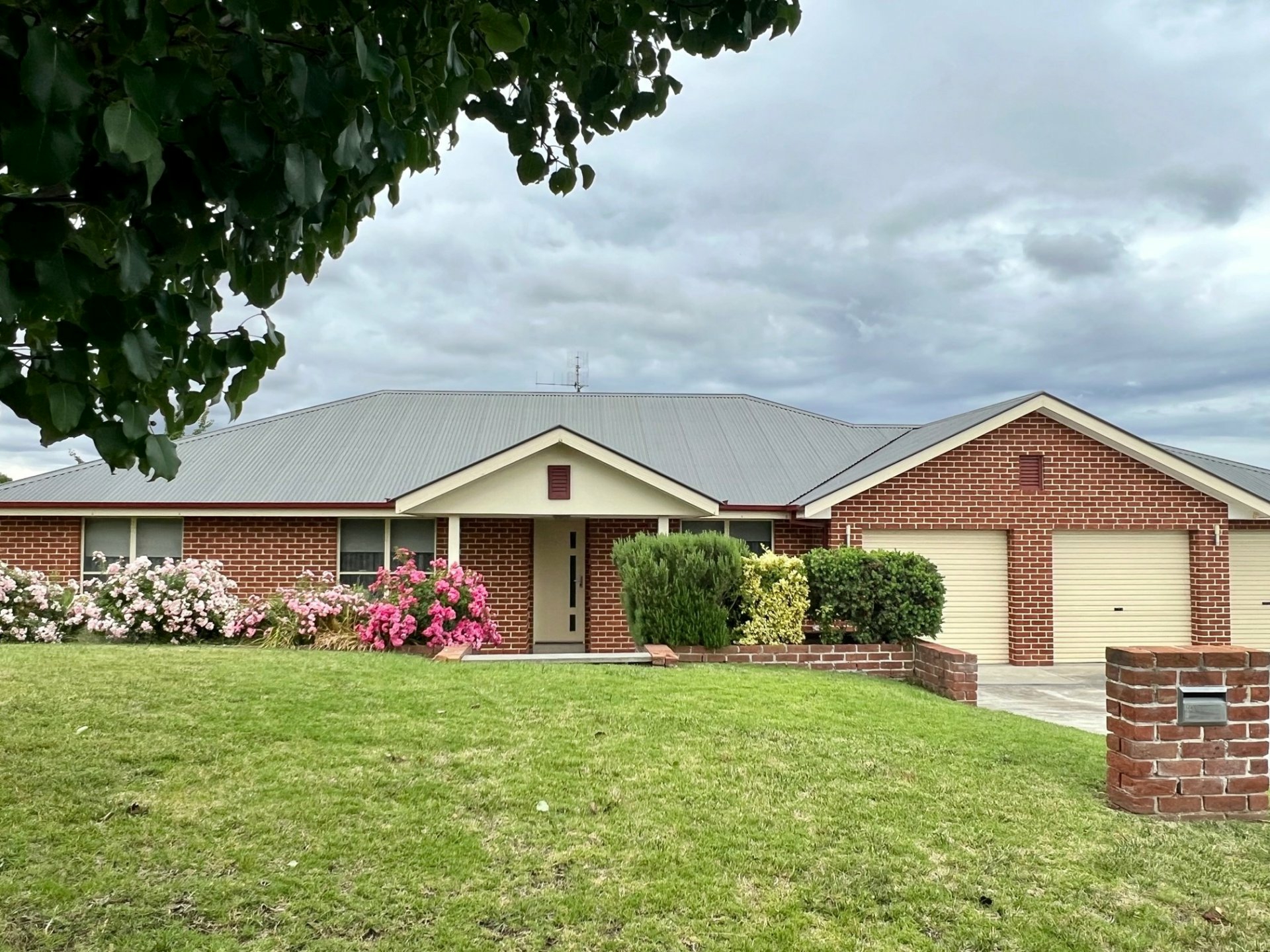 16 Joubert Drive, LLANARTH