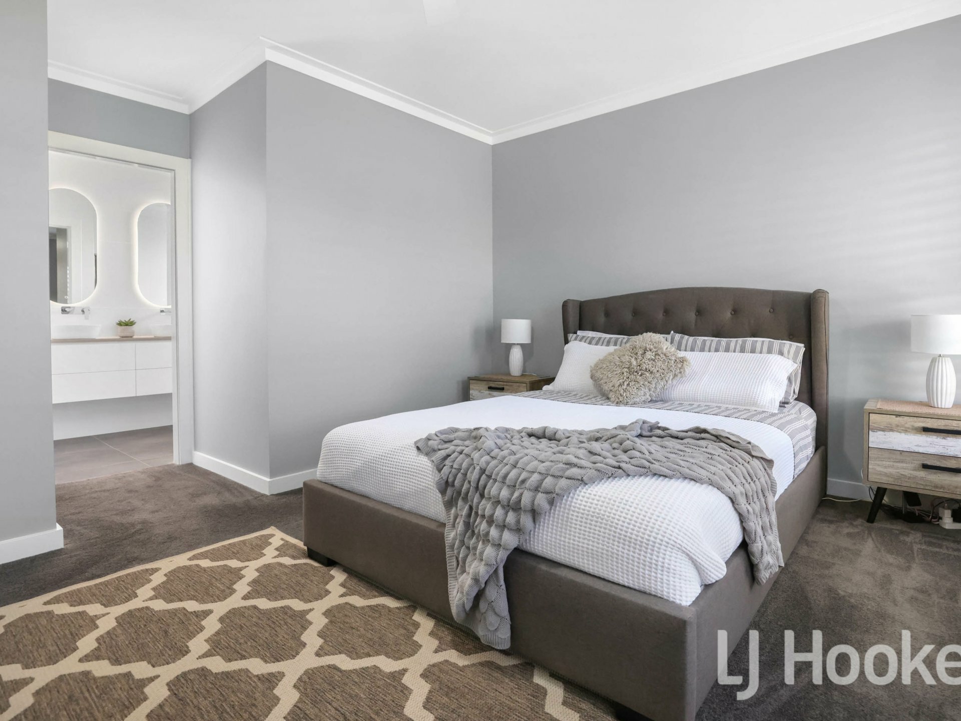 27 Dovey Drive, KELSO