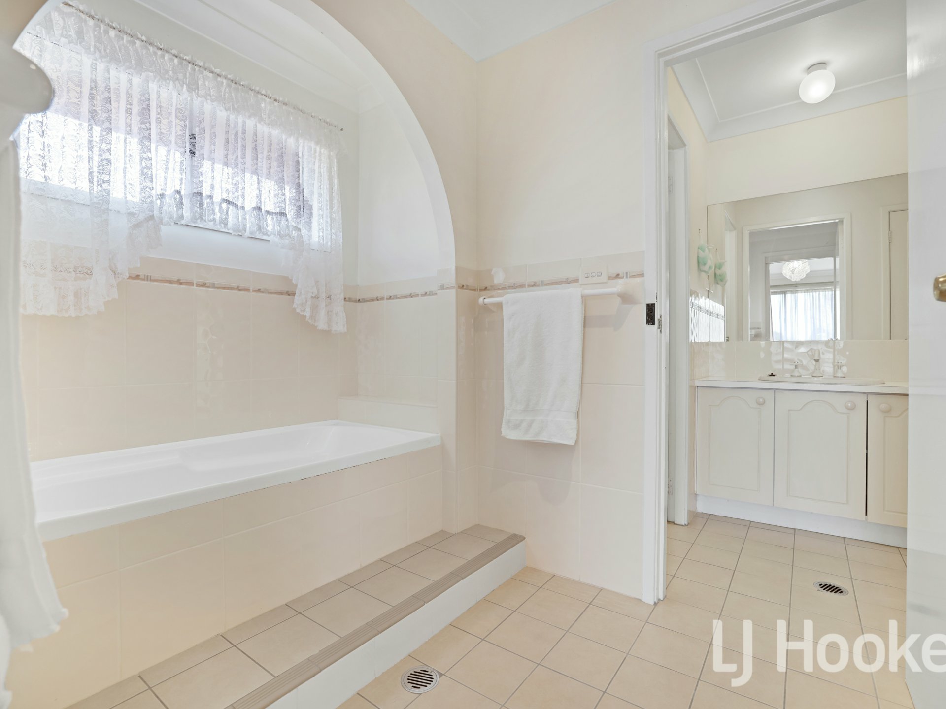 6 Heylin Place, BATHURST