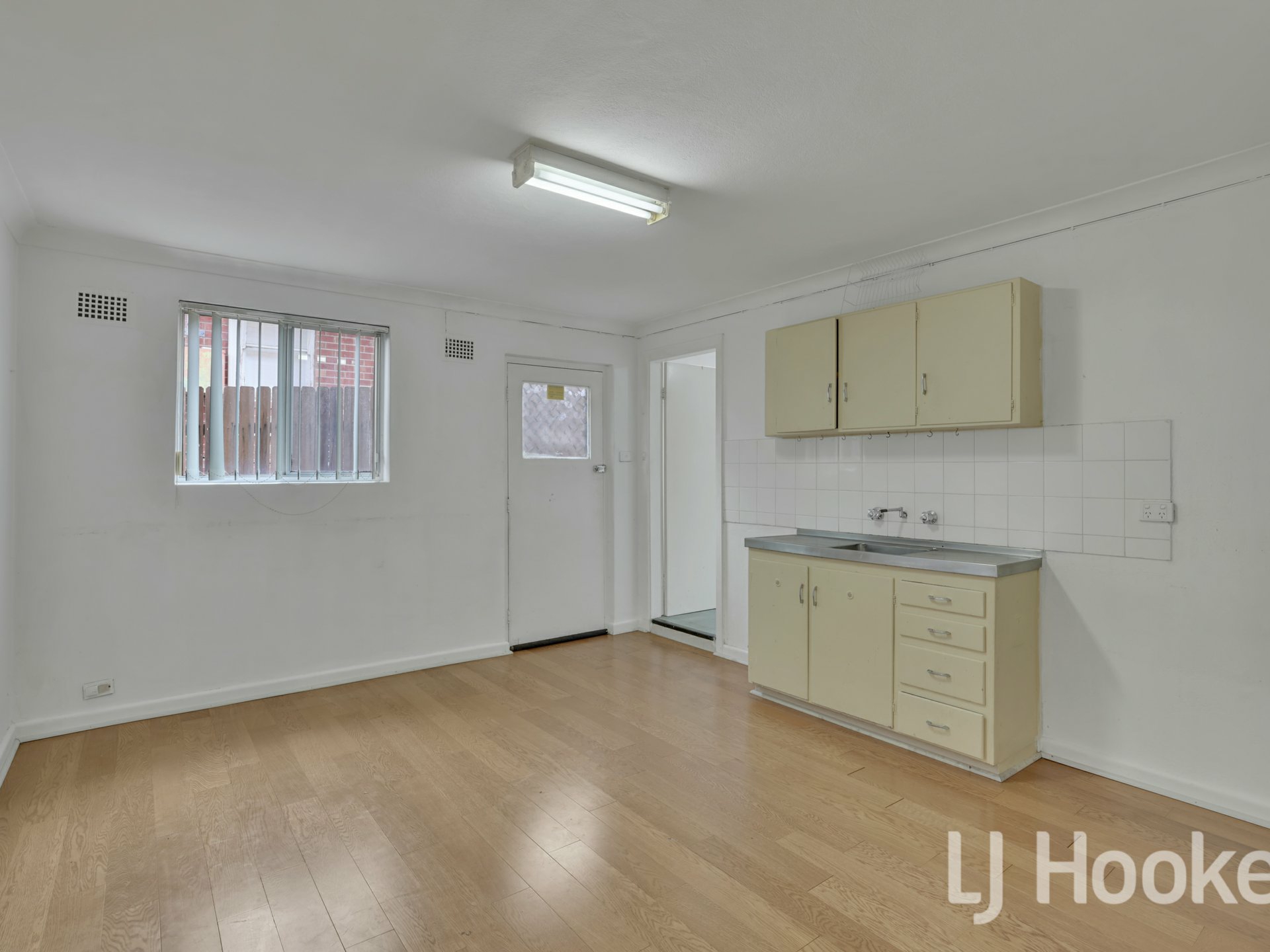8 Loftus Street, BATHURST