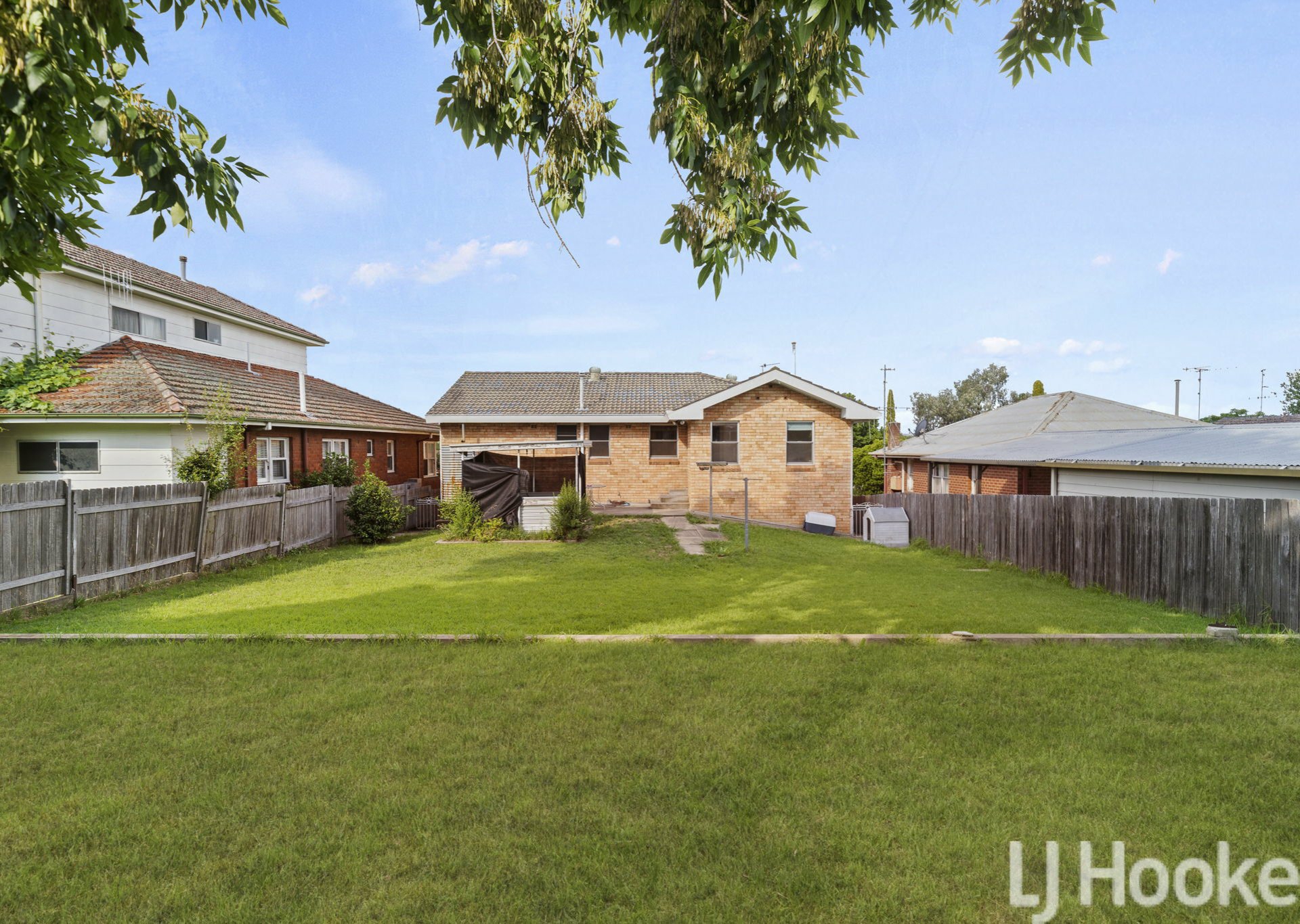 8 Loftus Street, BATHURST