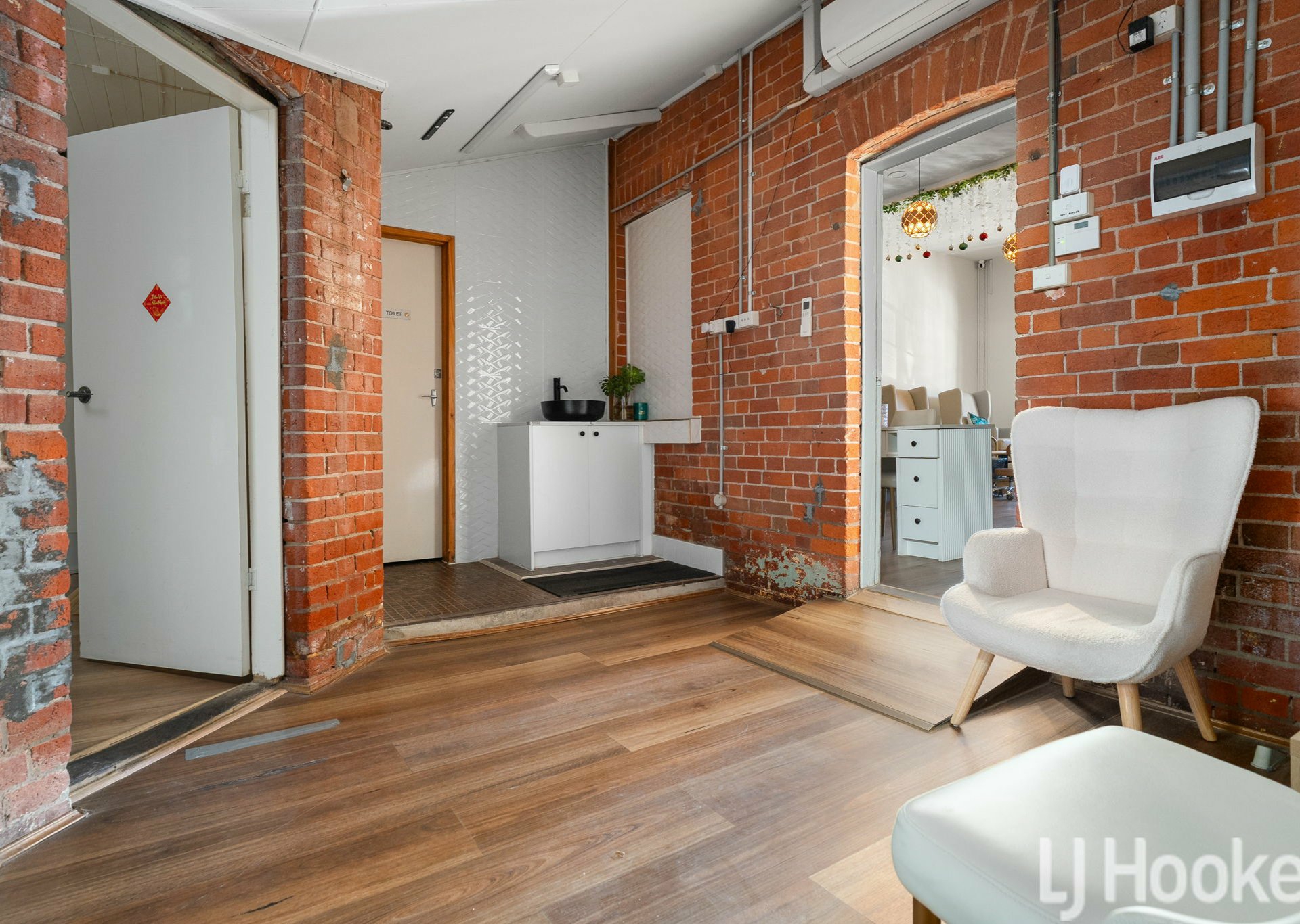 200 Howick Street — photo 9 of 15