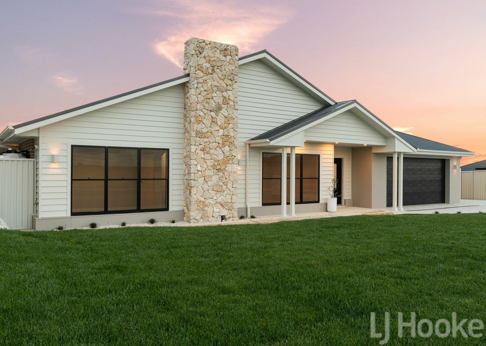 147 Graham Drive — photo from LJ Hooker Bathurst