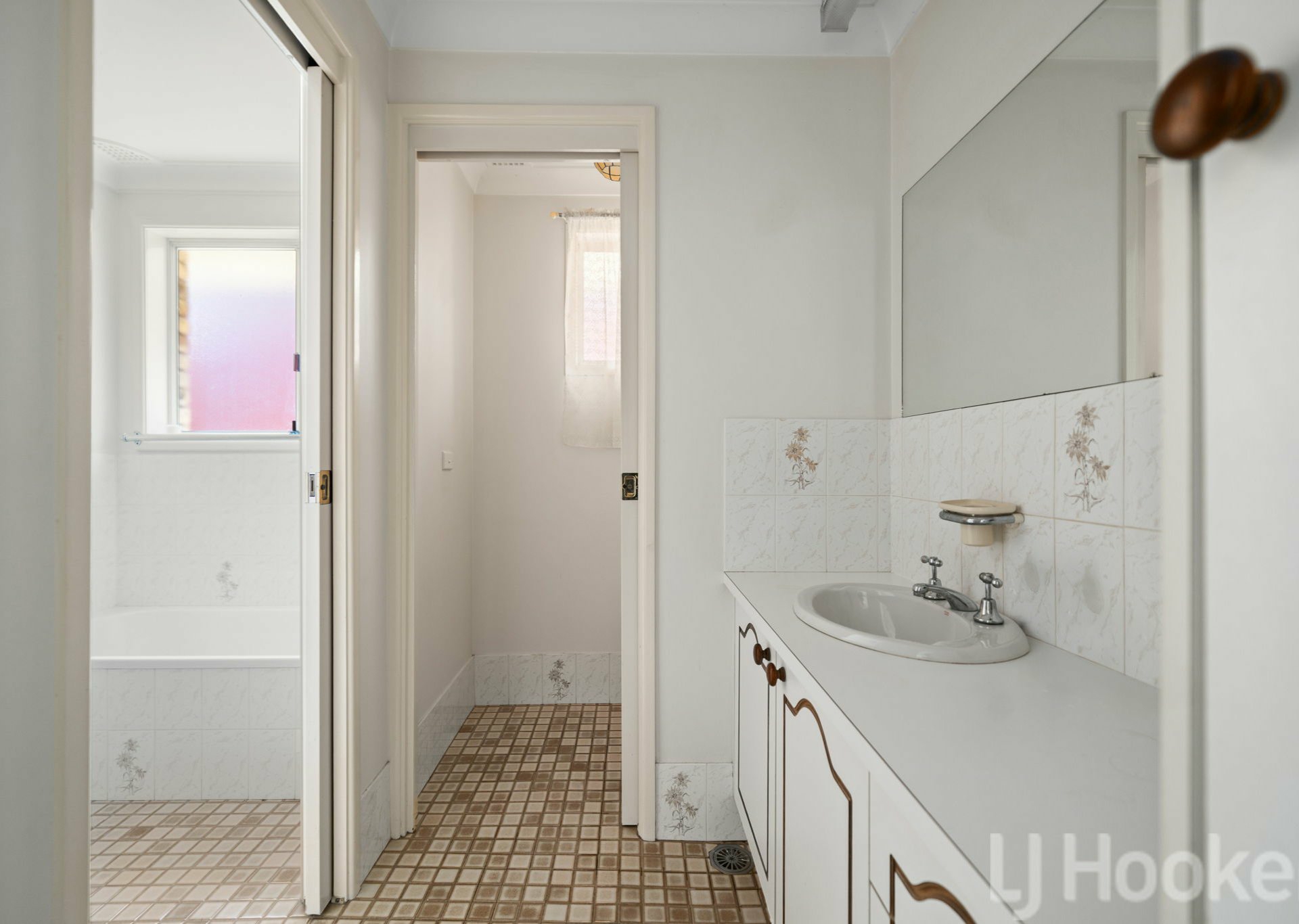 196 Suttor Street — photo 9 of 17