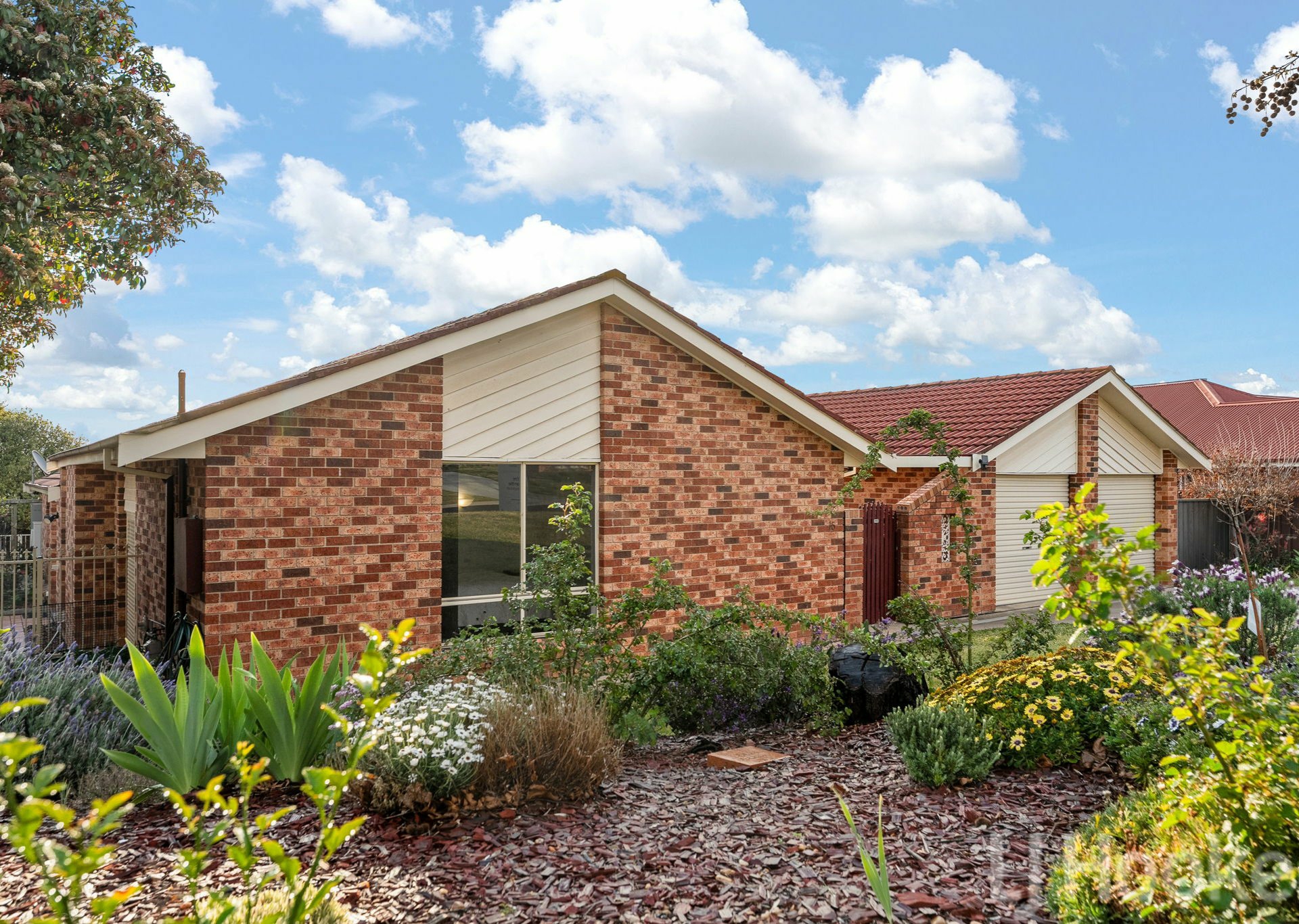 15 Messenger Street — photo from LJ Hooker Bathurst