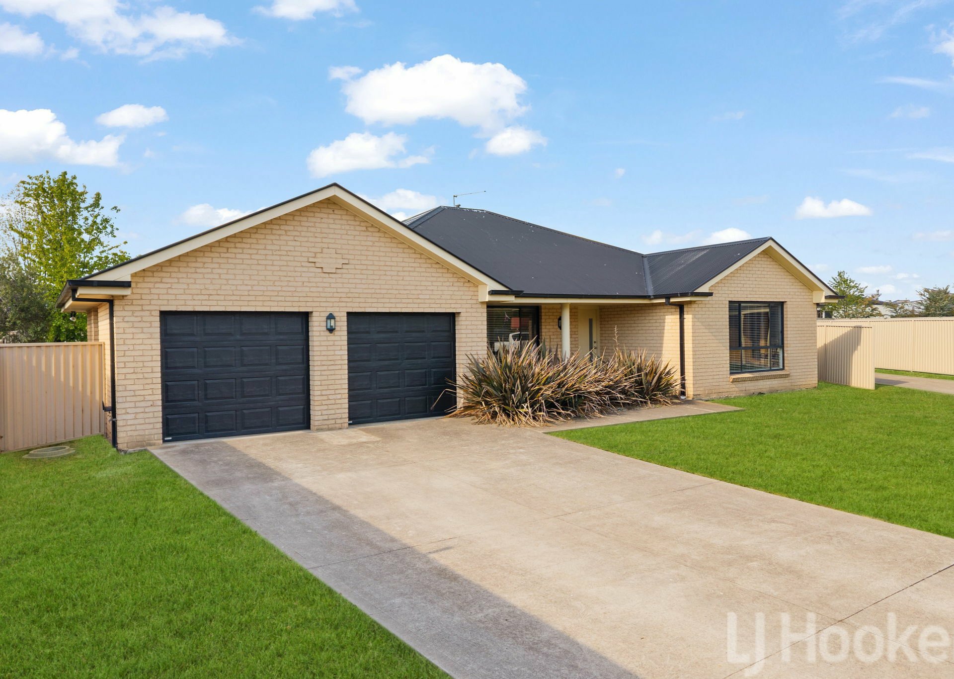 9 Willot Close — photo from LJ Hooker Bathurst
