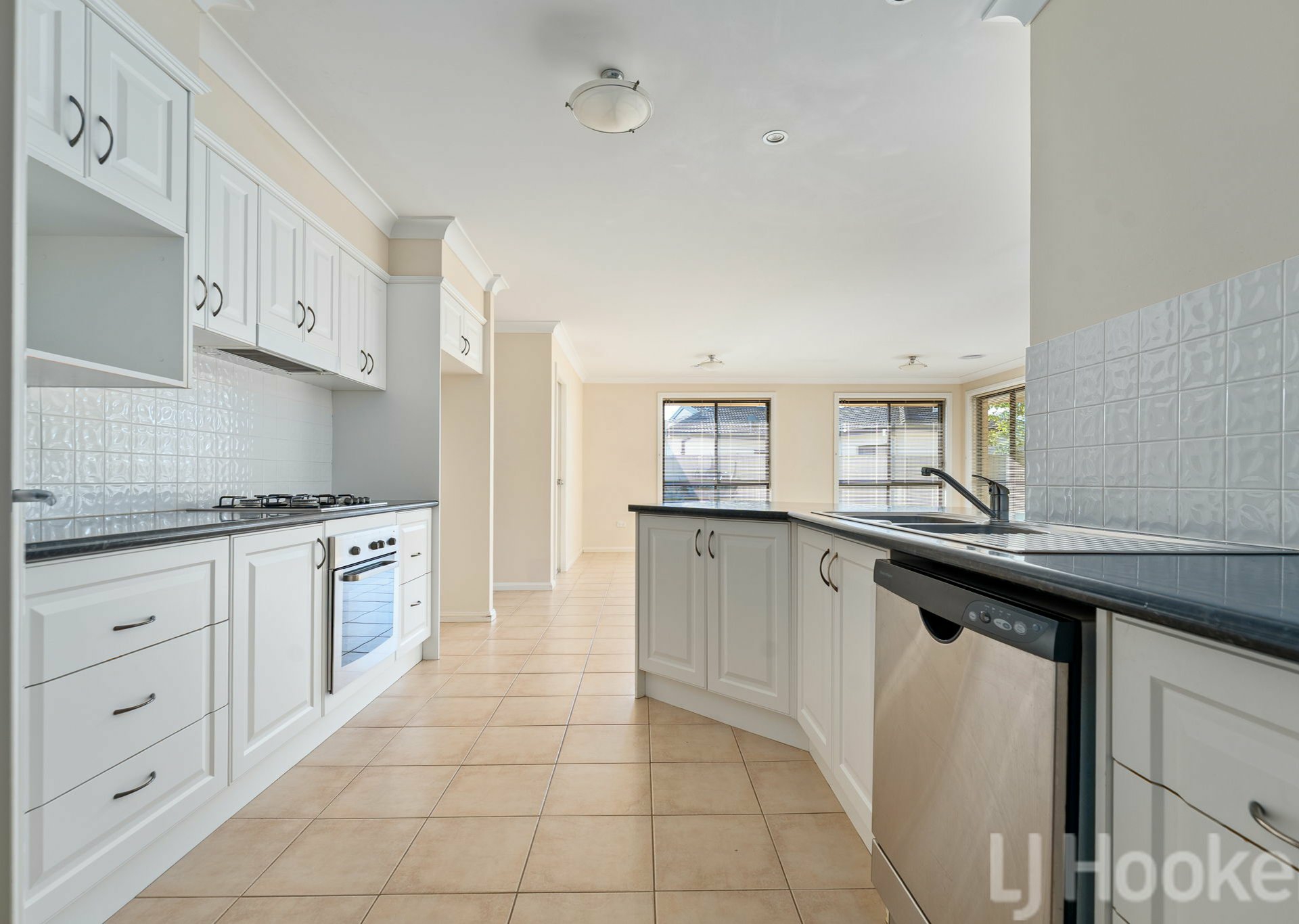 9 Willot Close — photo 2 of 20