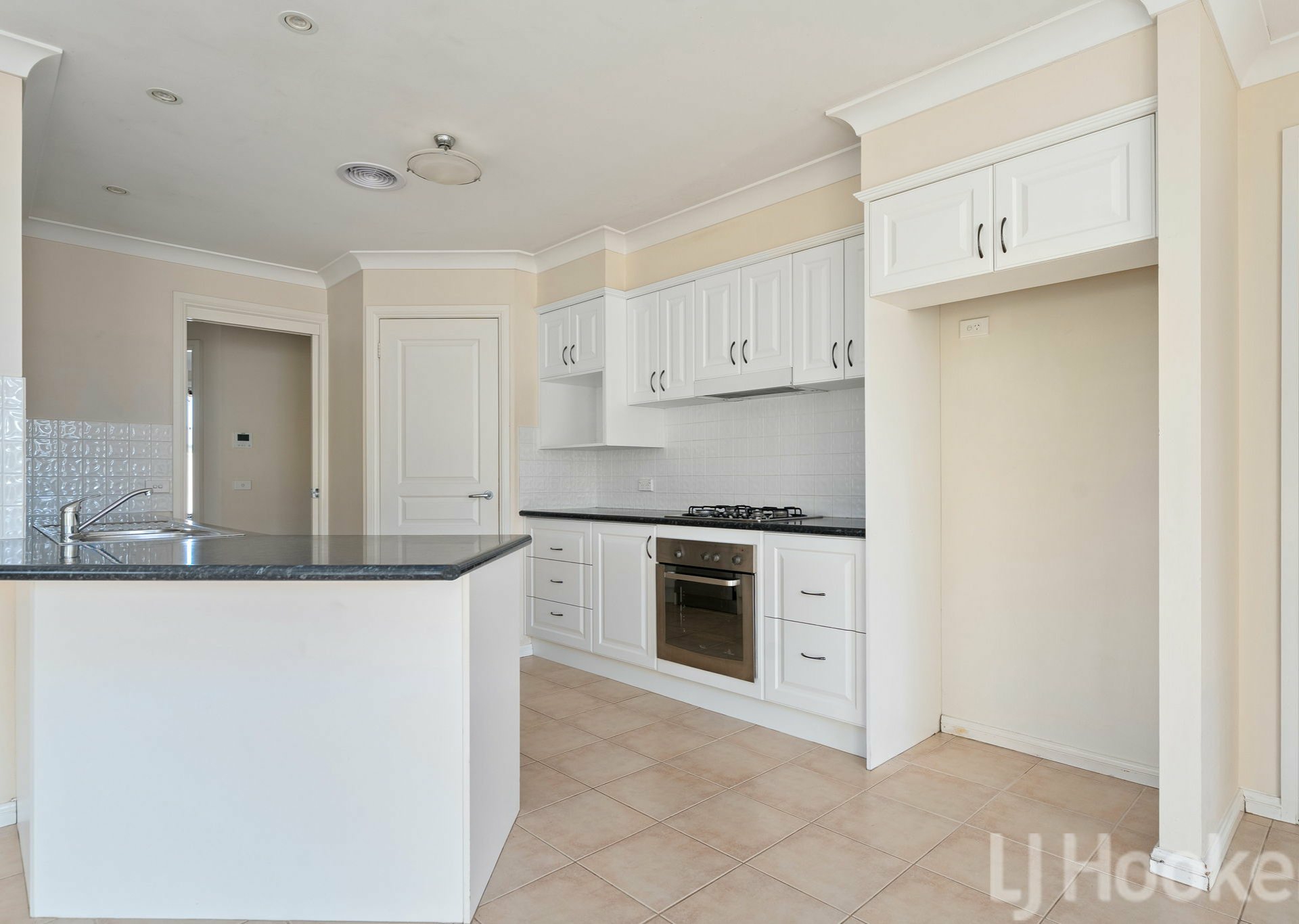 9 Willot Close — photo 3 of 20