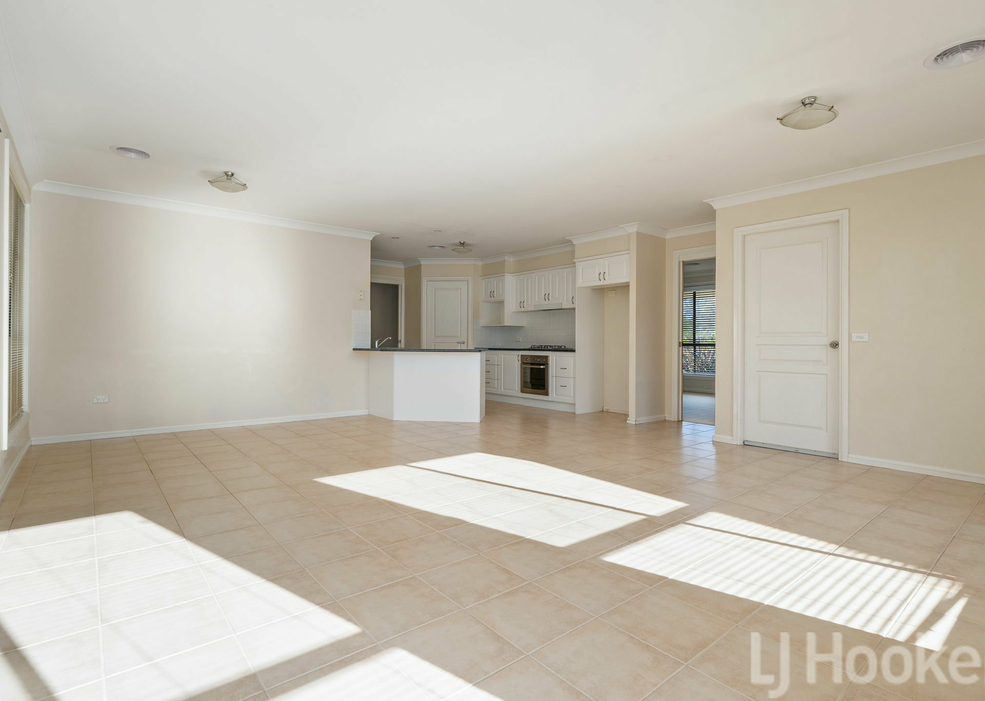 9 Willot Close — photo 4 of 20