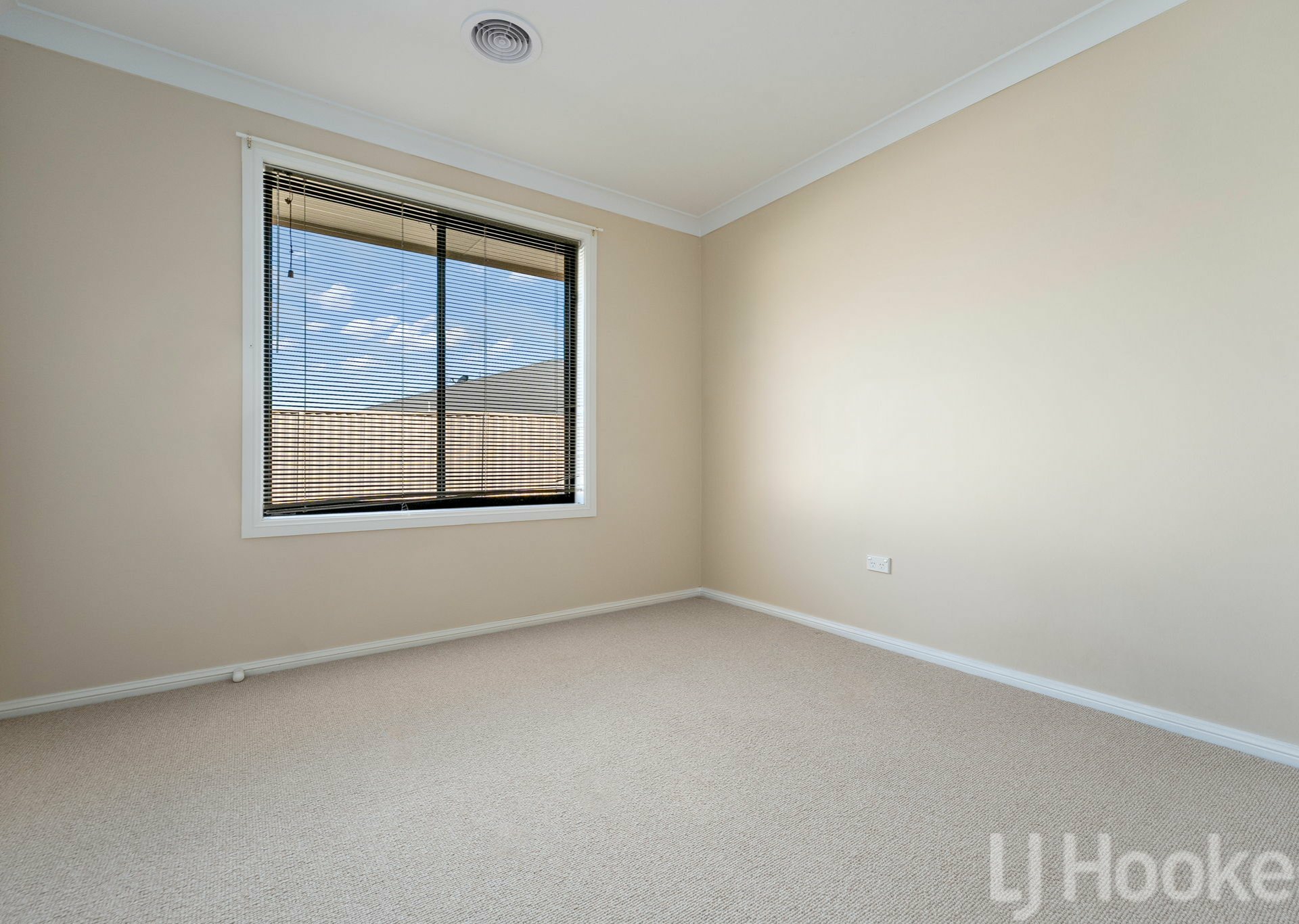 9 Willot Close — photo 10 of 20