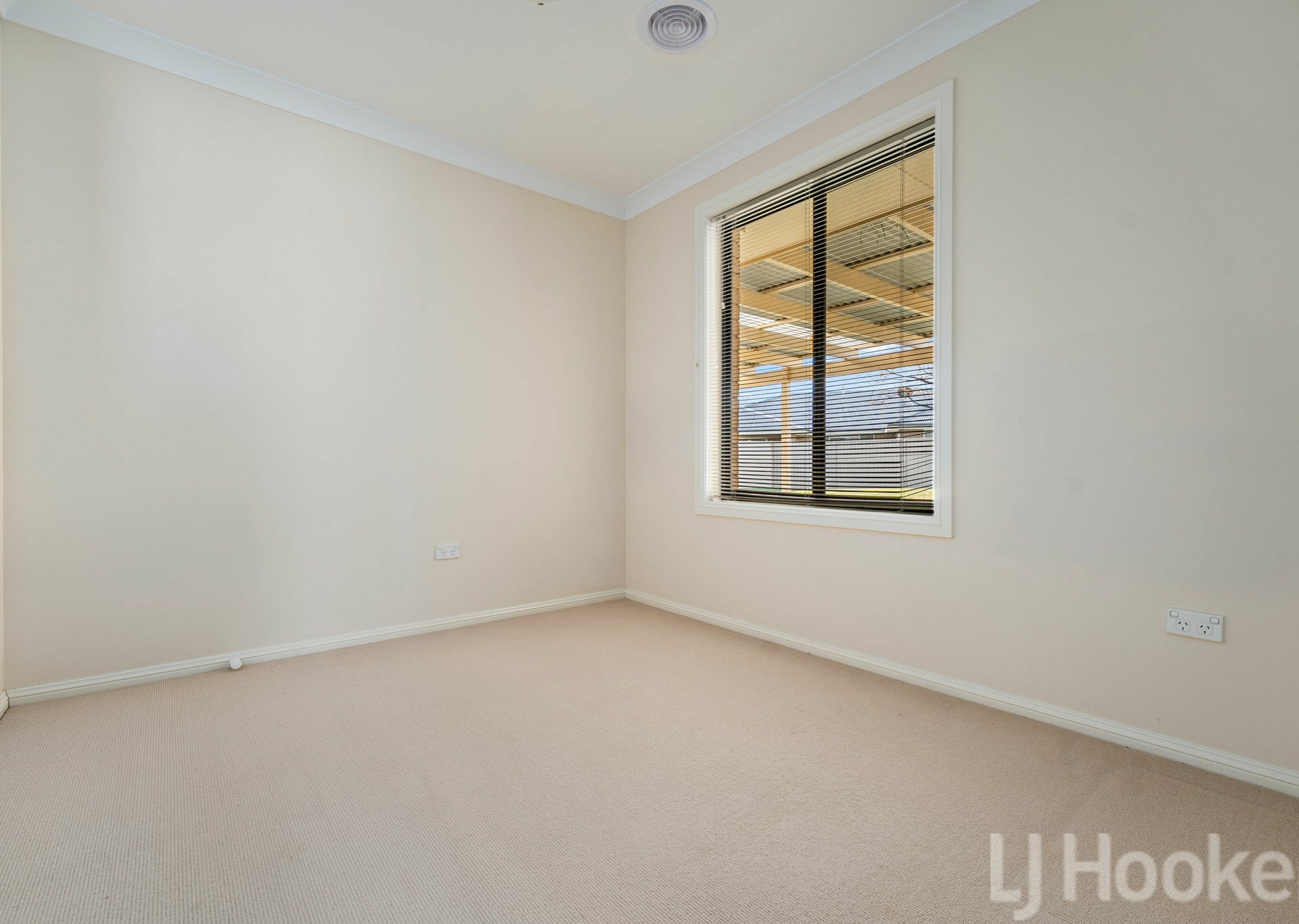 9 Willot Close — photo 11 of 20