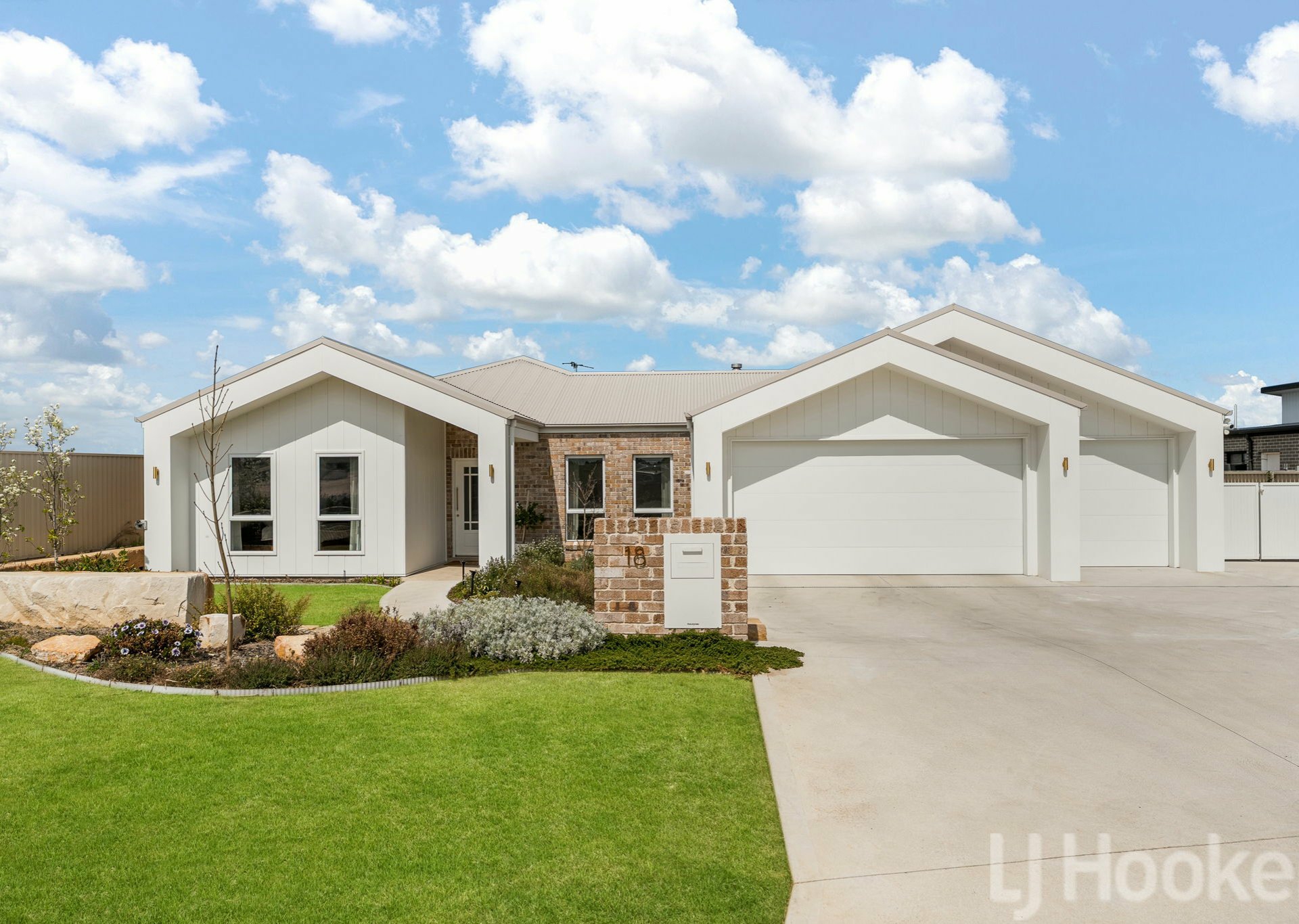 18 Holman Drive — photo from LJ Hooker Bathurst