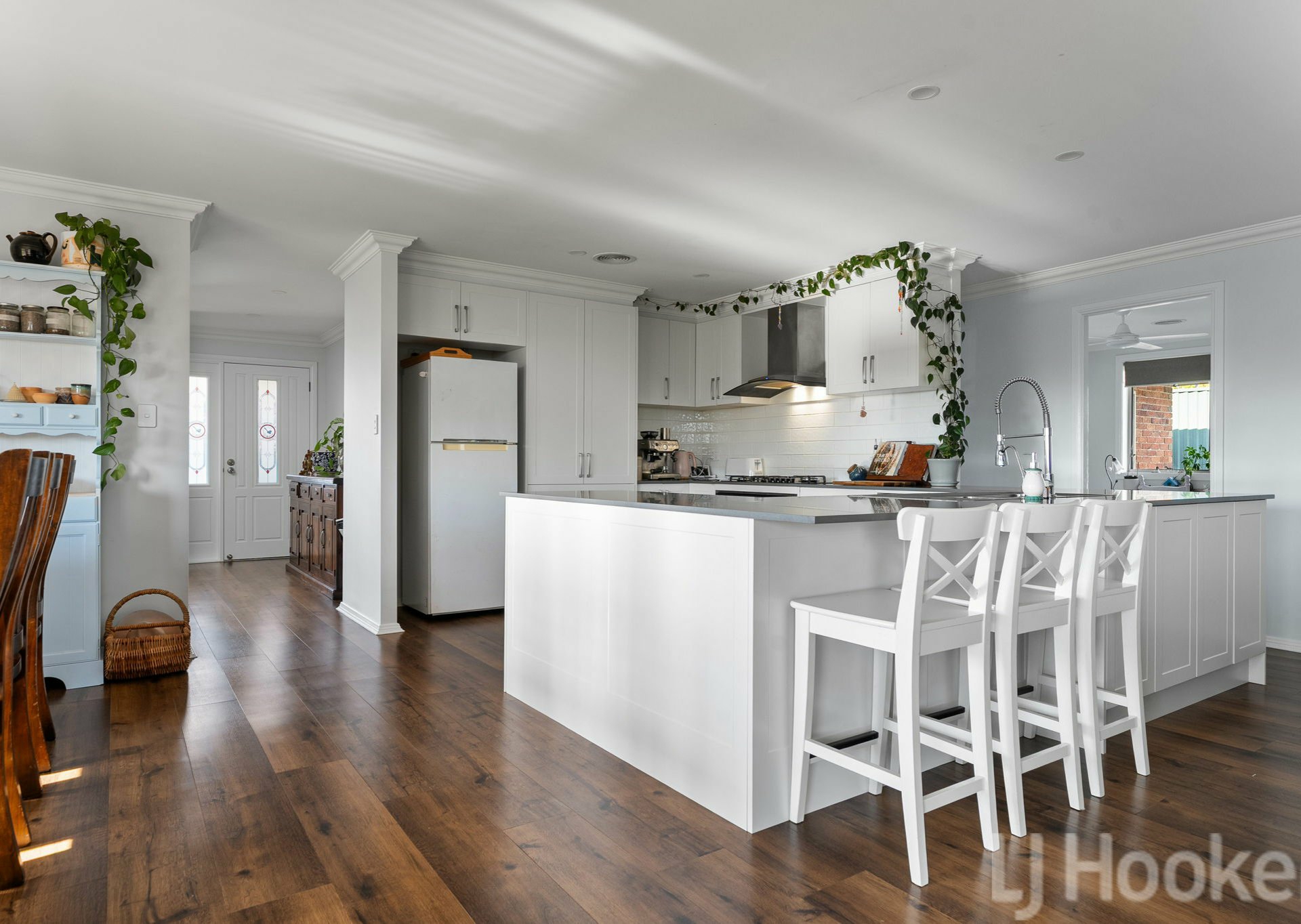 5 Sapphire Cresent — photo 5 of 24