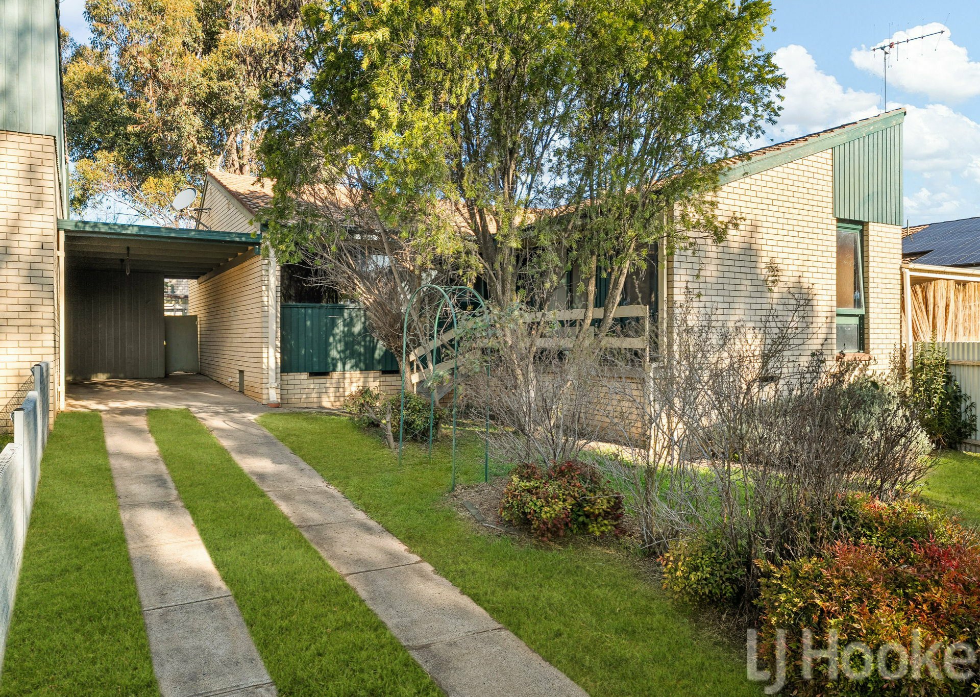 19 Rivett Place — photo from LJ Hooker Bathurst