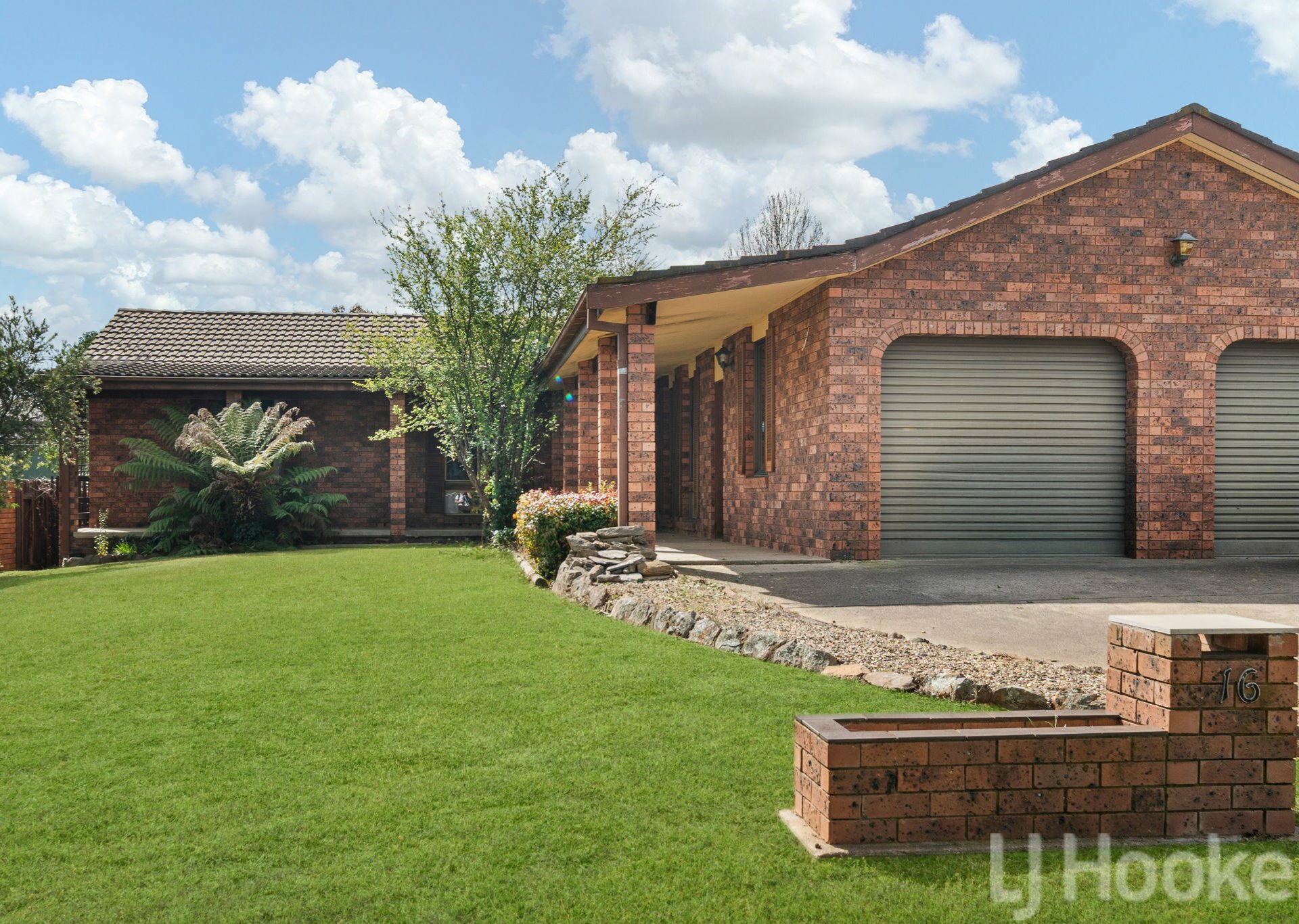 16 Tareena Avenue — photo from LJ Hooker Bathurst