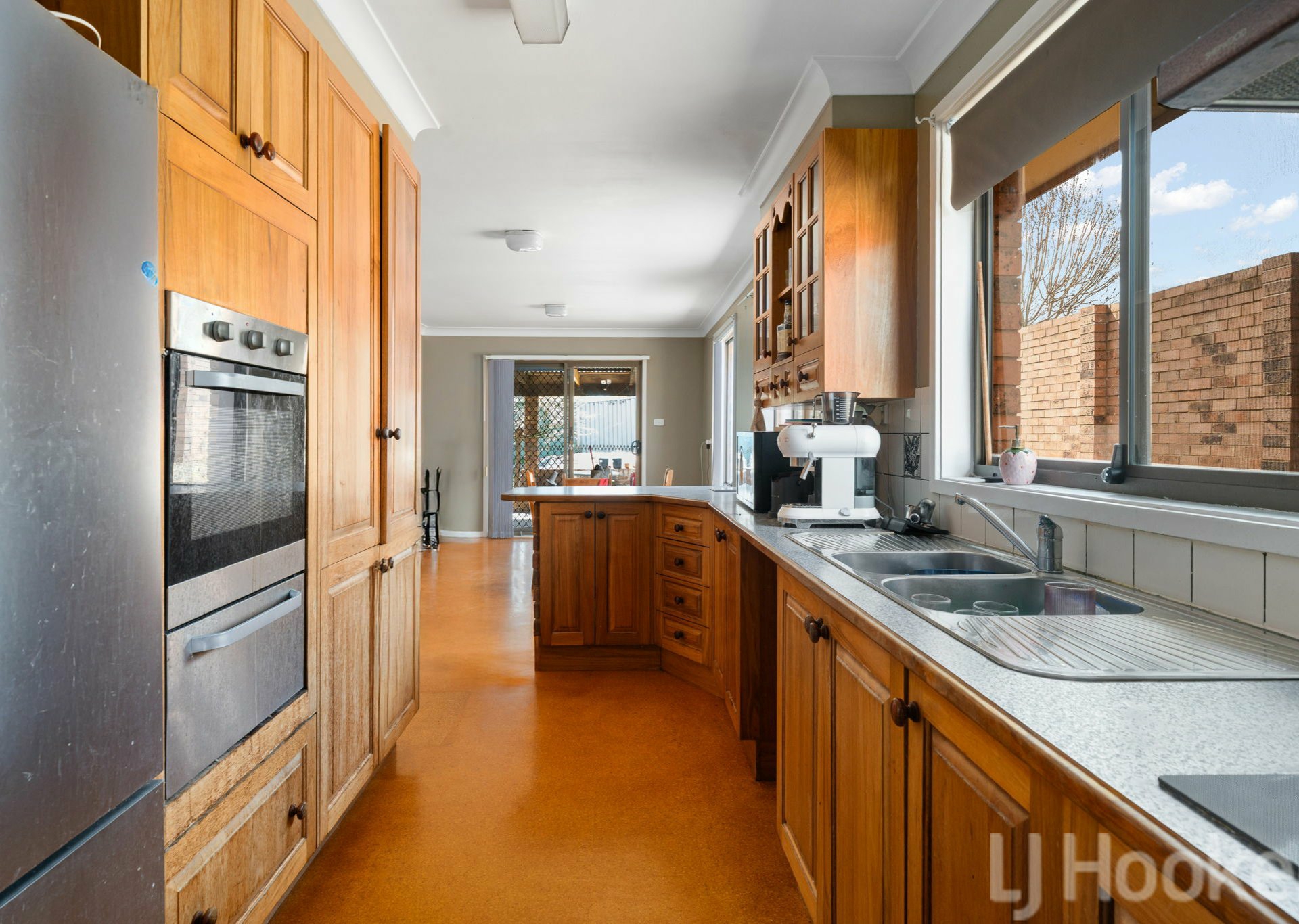 16 Tareena Avenue — photo 4 of 17