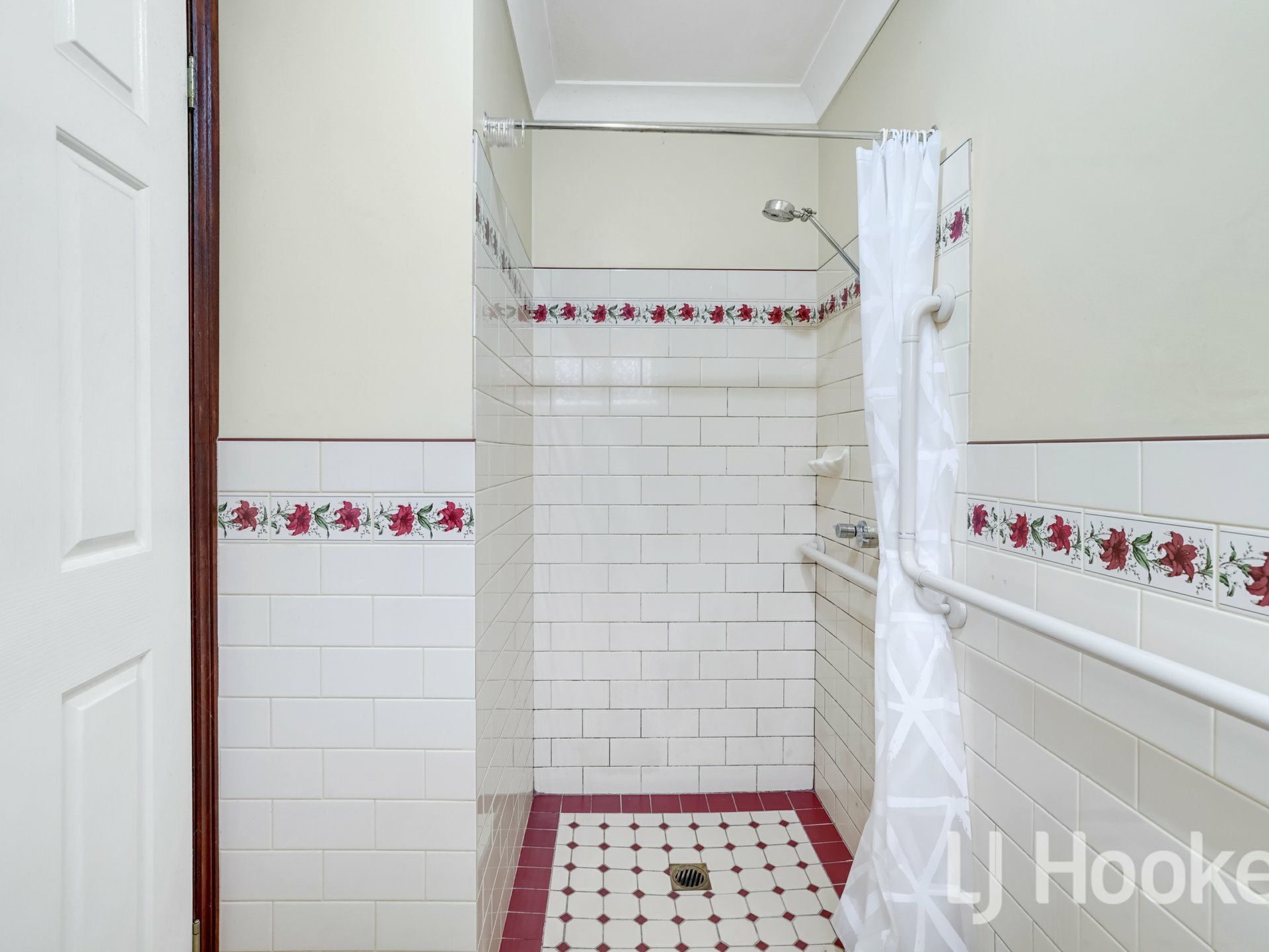 1 Wentworth Drive — photo 6 of 10