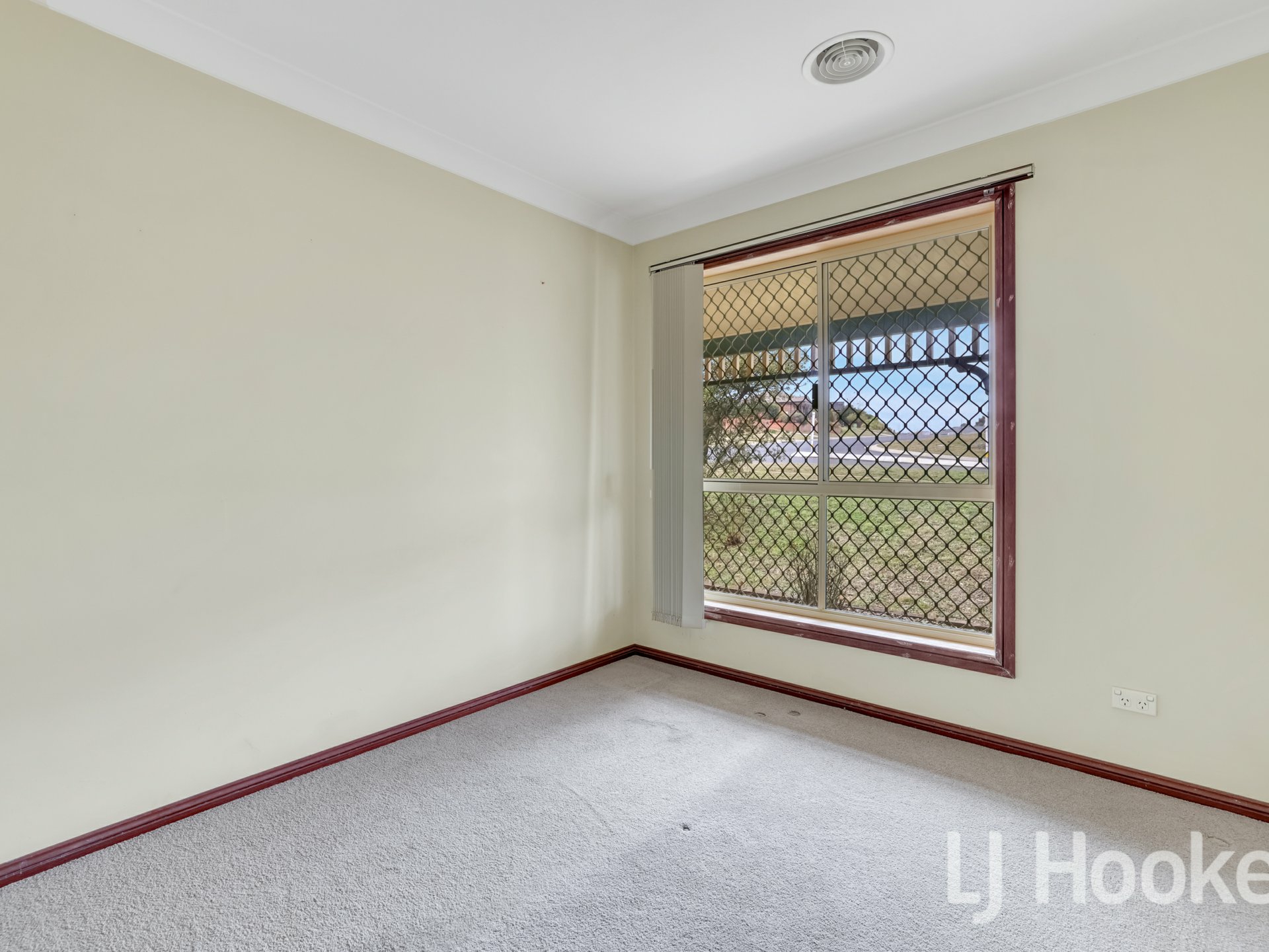 1 Wentworth Drive — photo 8 of 10