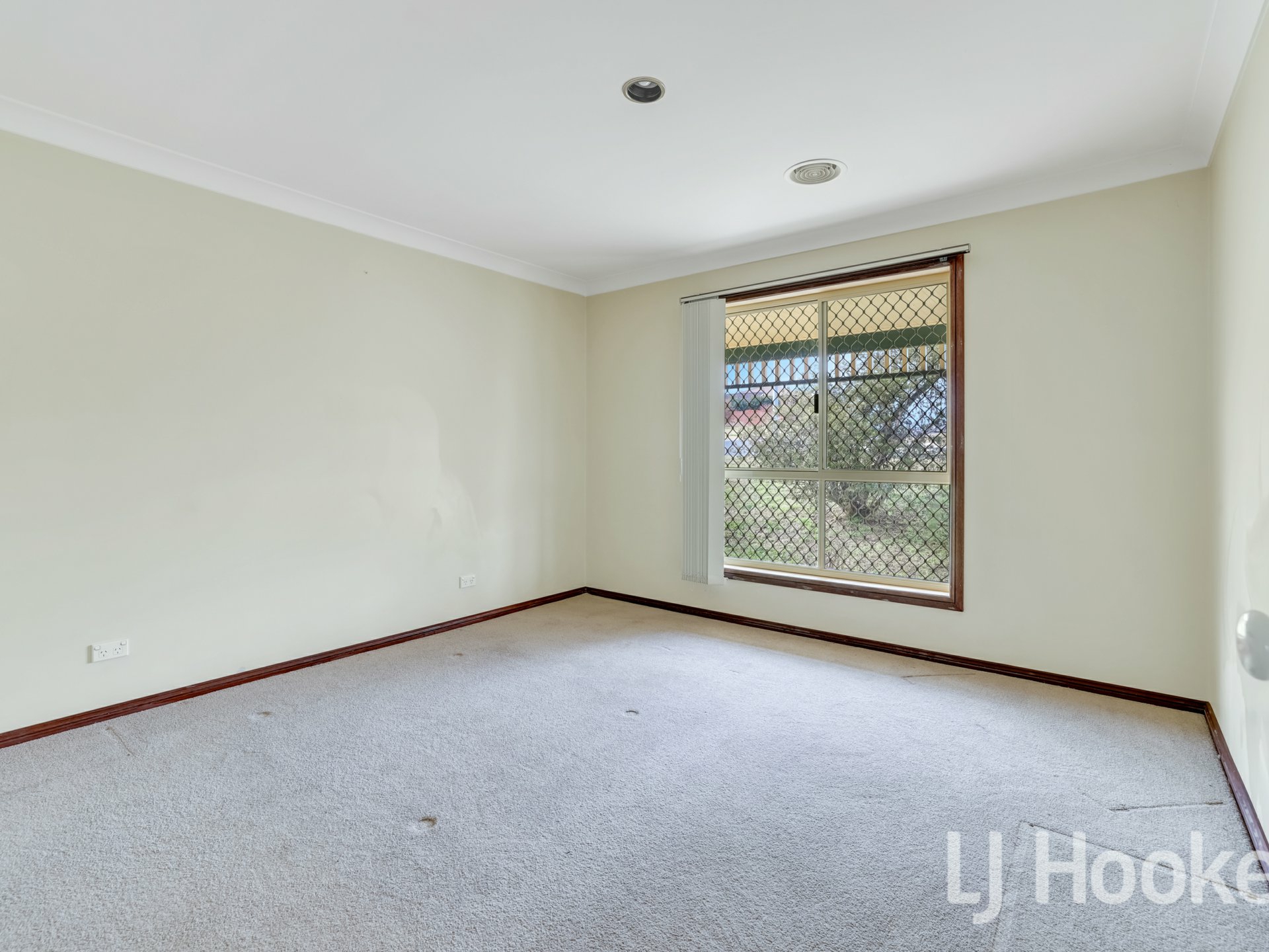 1 Wentworth Drive — photo 9 of 10
