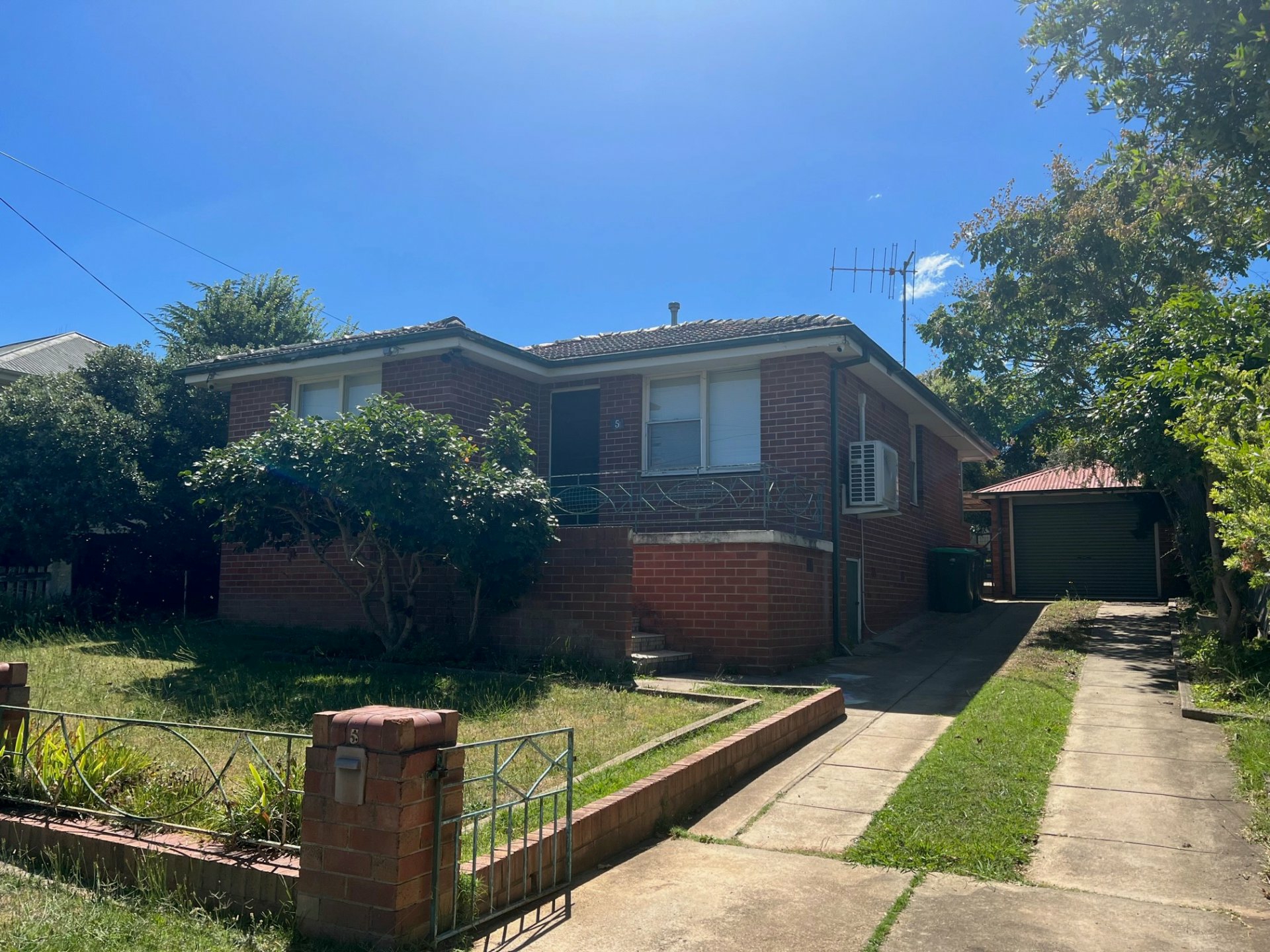 5 Harris St — photo from LJ Hooker Bathurst