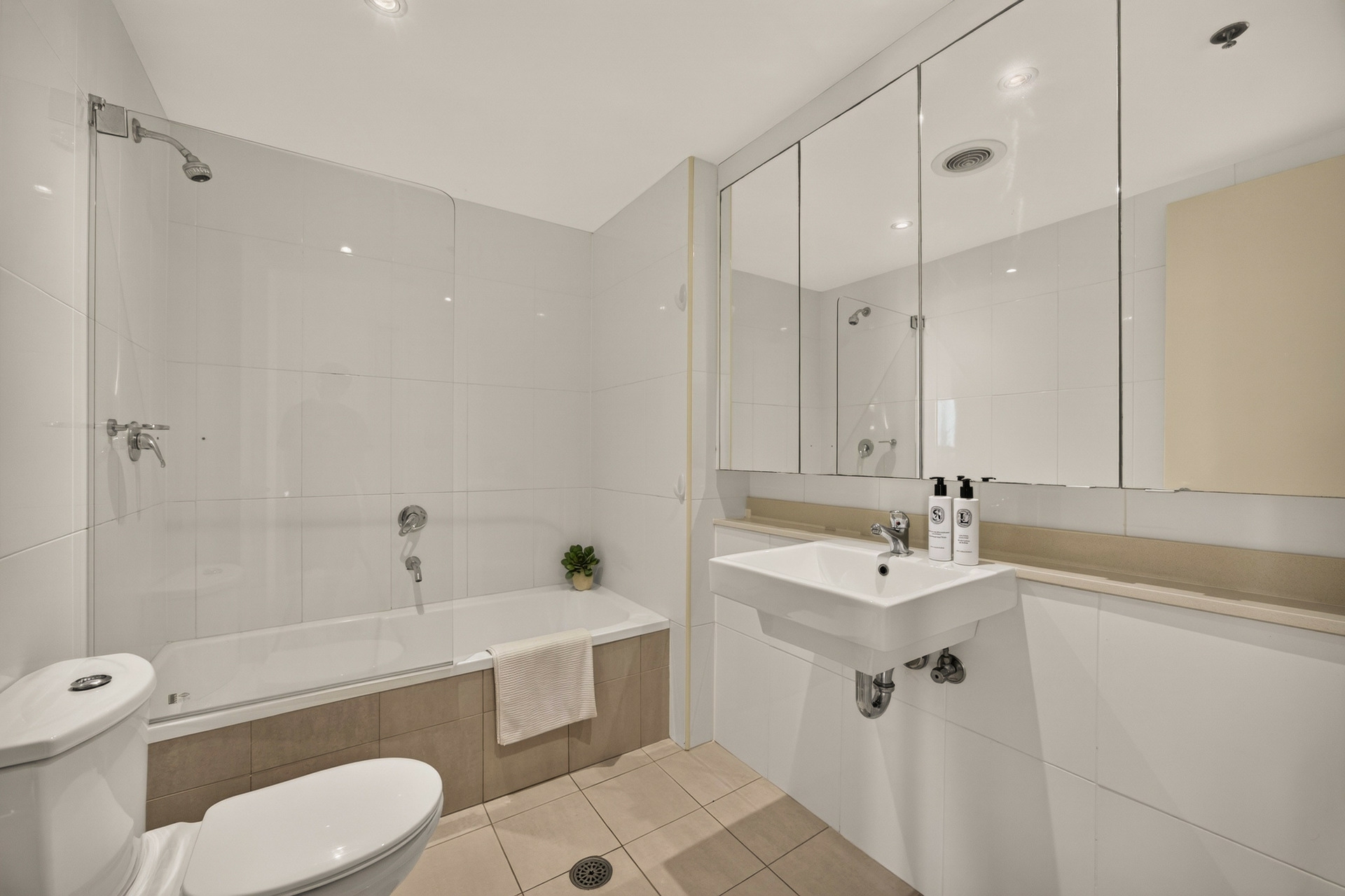 1605/6 Lachlan Street — photo 9 of 17